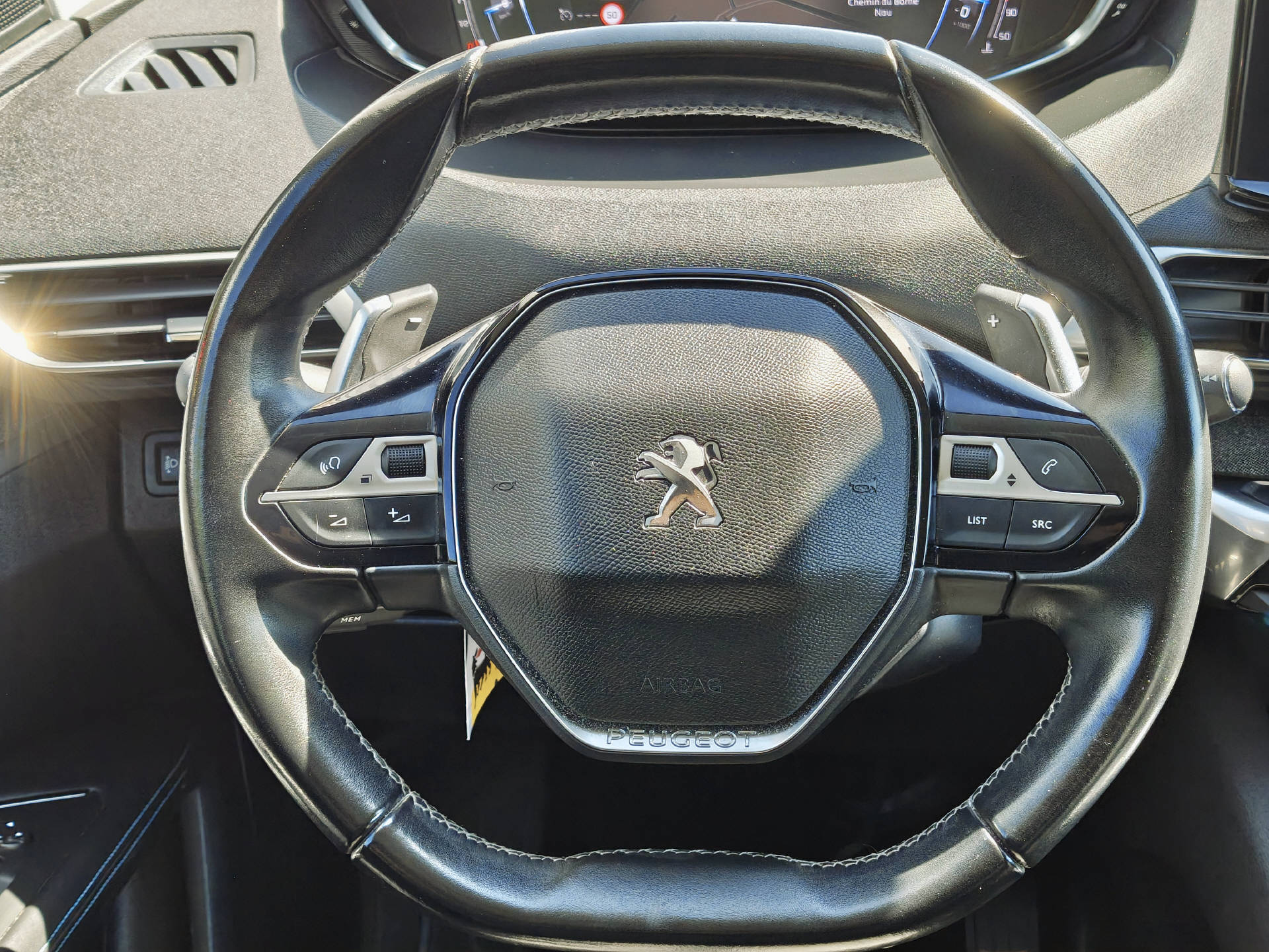 PEUGEOT 3008 1.2 PureTech Allure Pack-image-11