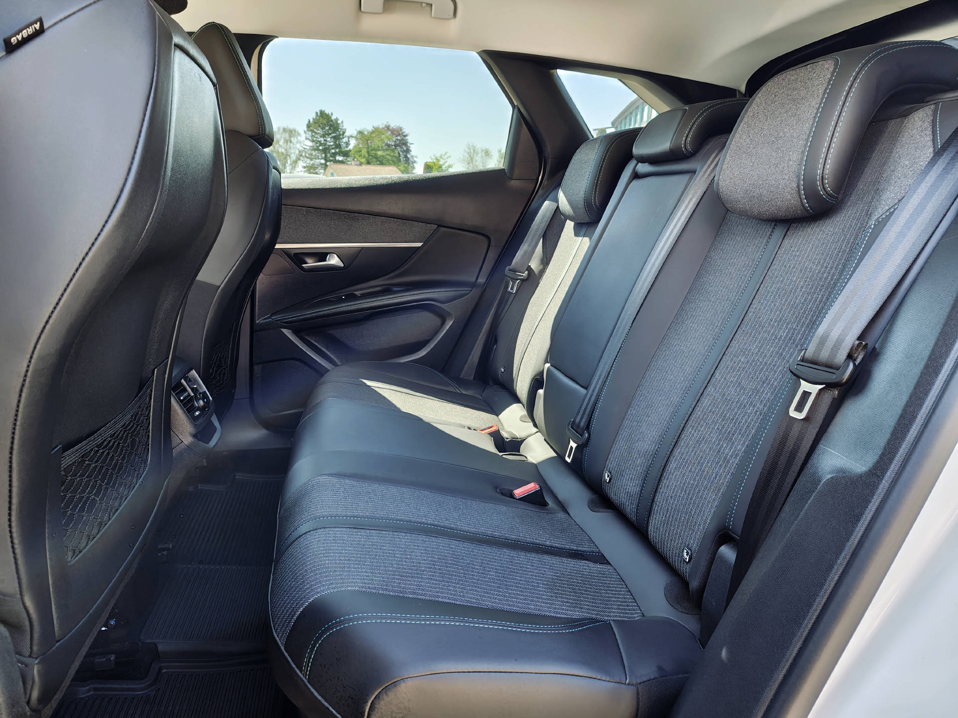 PEUGEOT 3008 1.2 PureTech Allure Pack-image-9