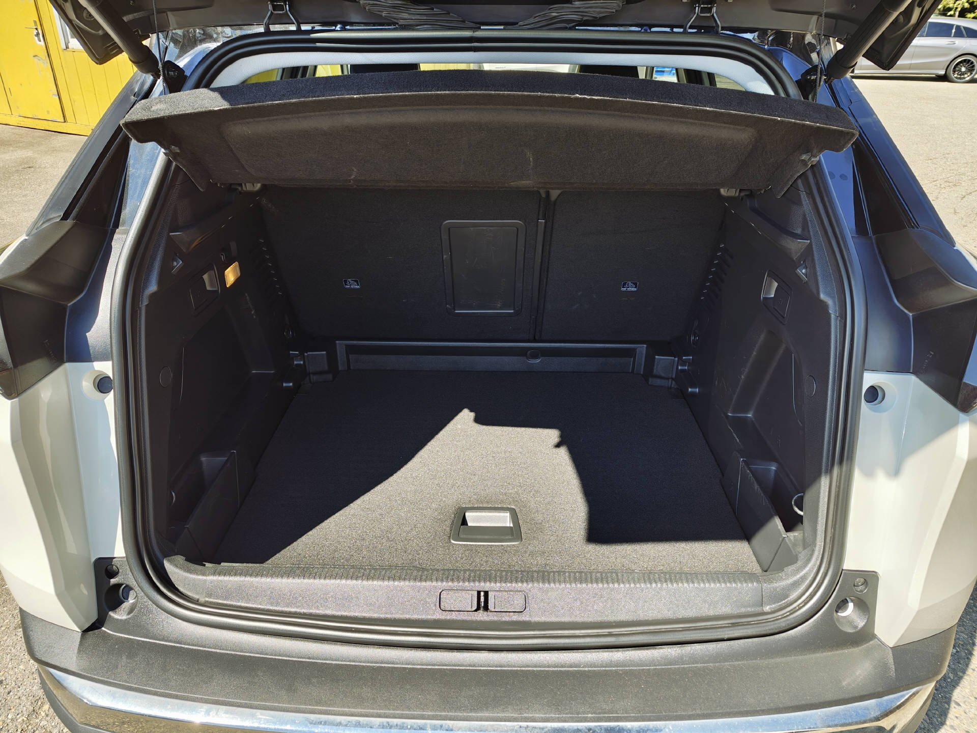 PEUGEOT 3008 1.2 PureTech Allure Pack-image-13