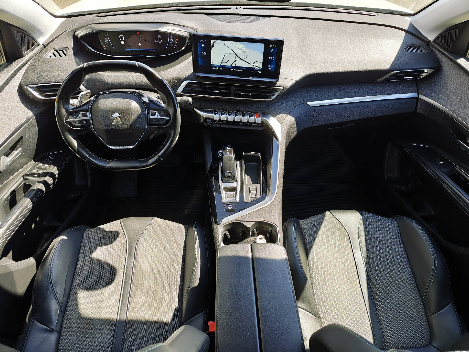 PEUGEOT 3008 1.2 PureTech Allure Pack-image-12