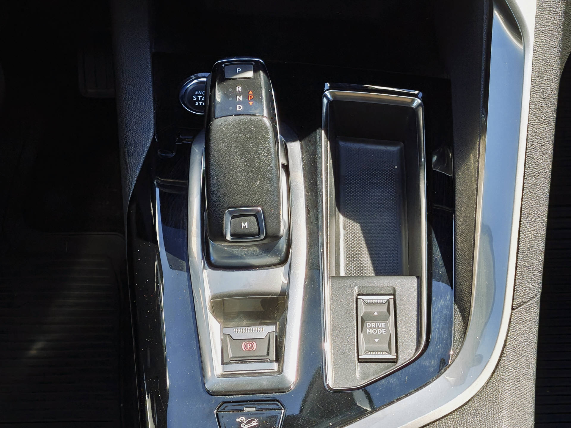 PEUGEOT 3008 1.2 PureTech Allure Pack-image-17
