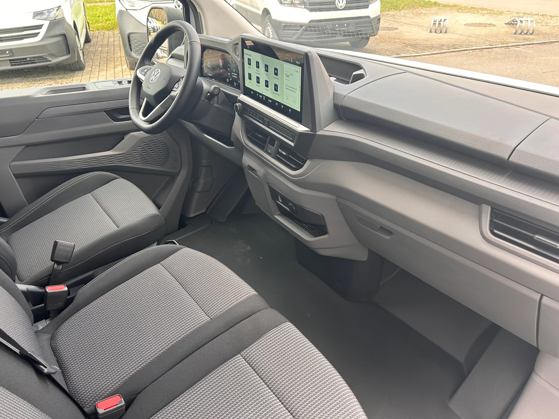 VW Transporter 2.0 TDI Automat-image-12