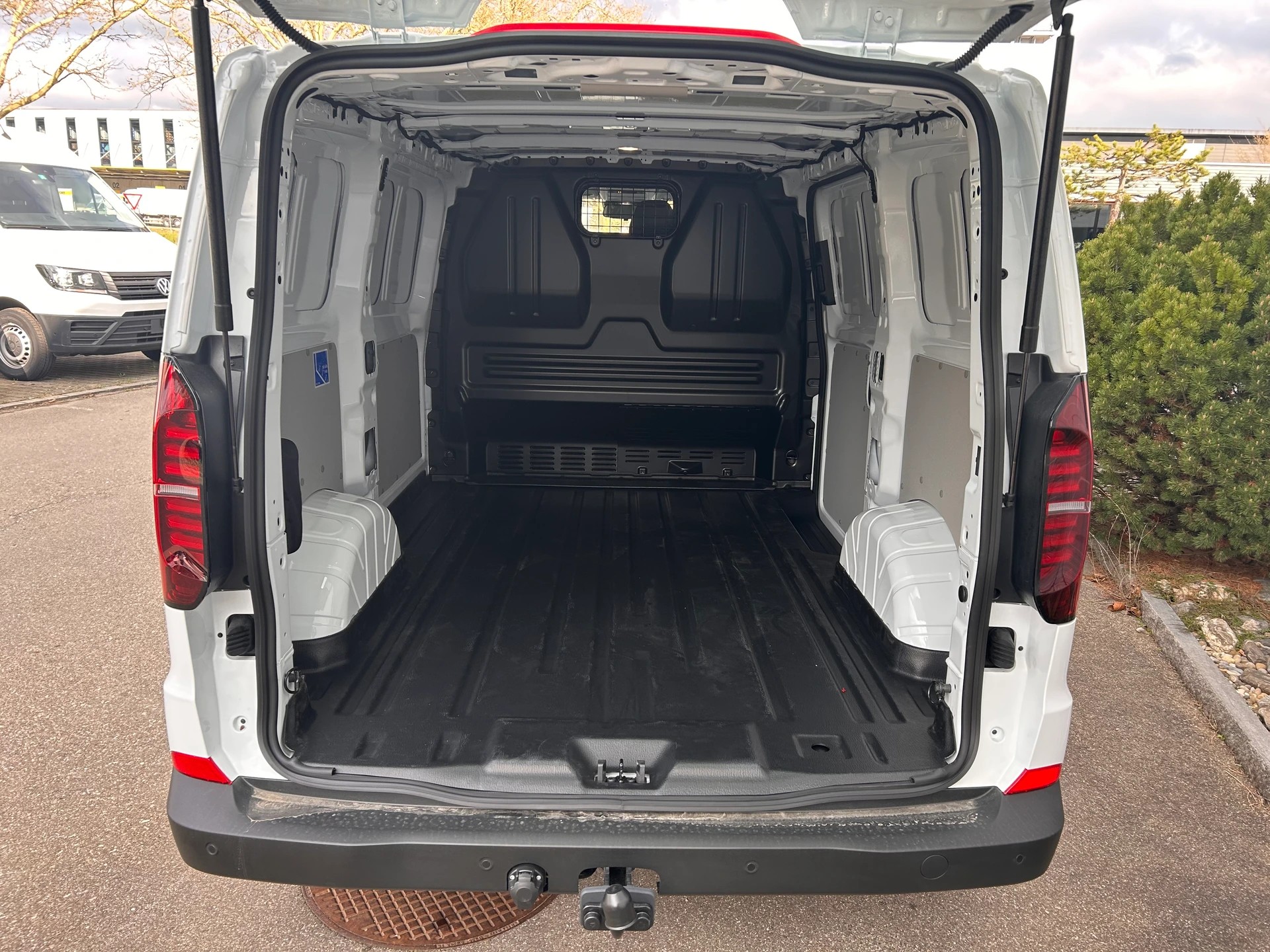 VW Transporter 2.0 TDI Automat-image-9