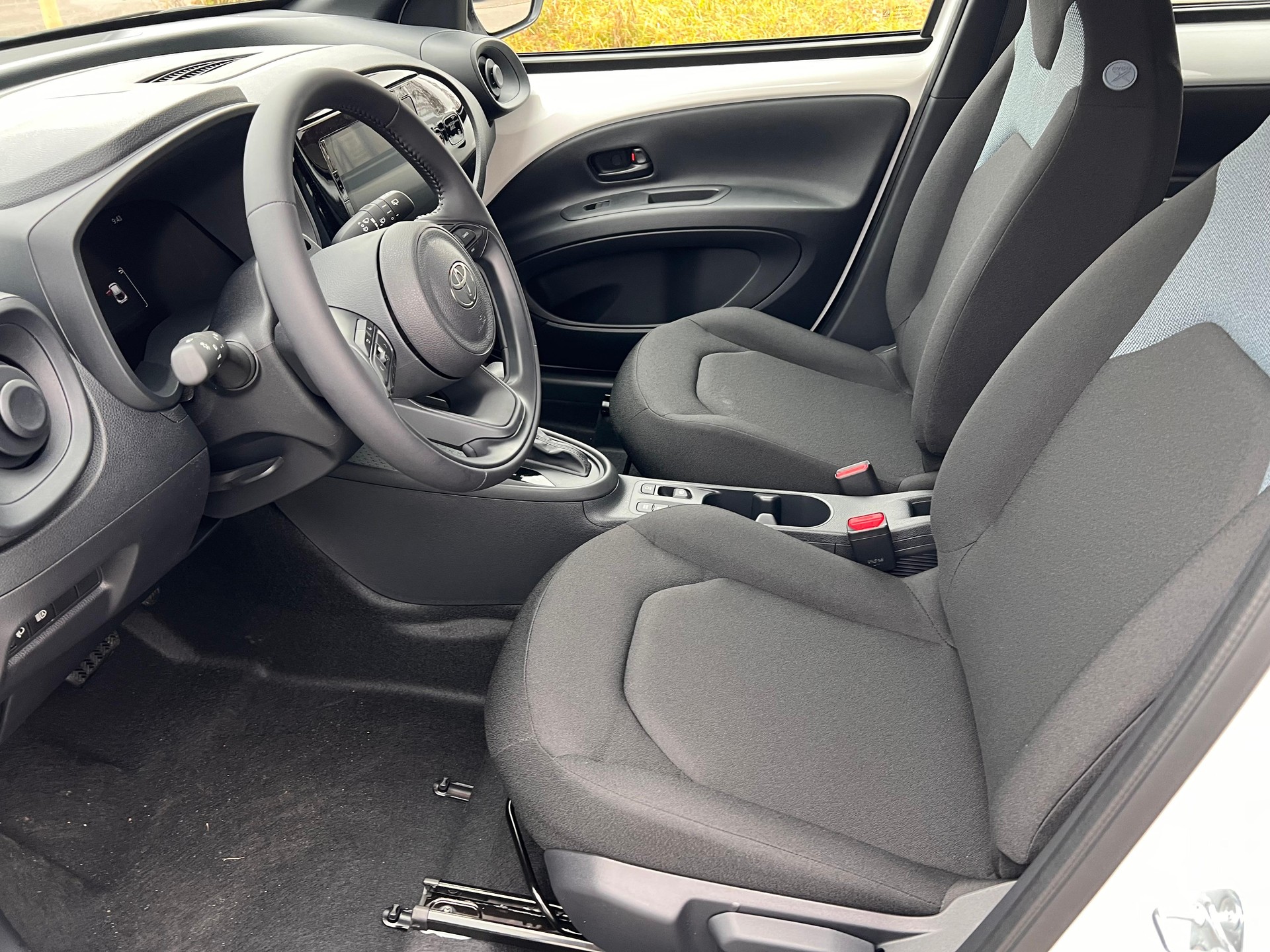 TOYOTA Aygo X 1.5 VVT-i HSD Comfort-image-8