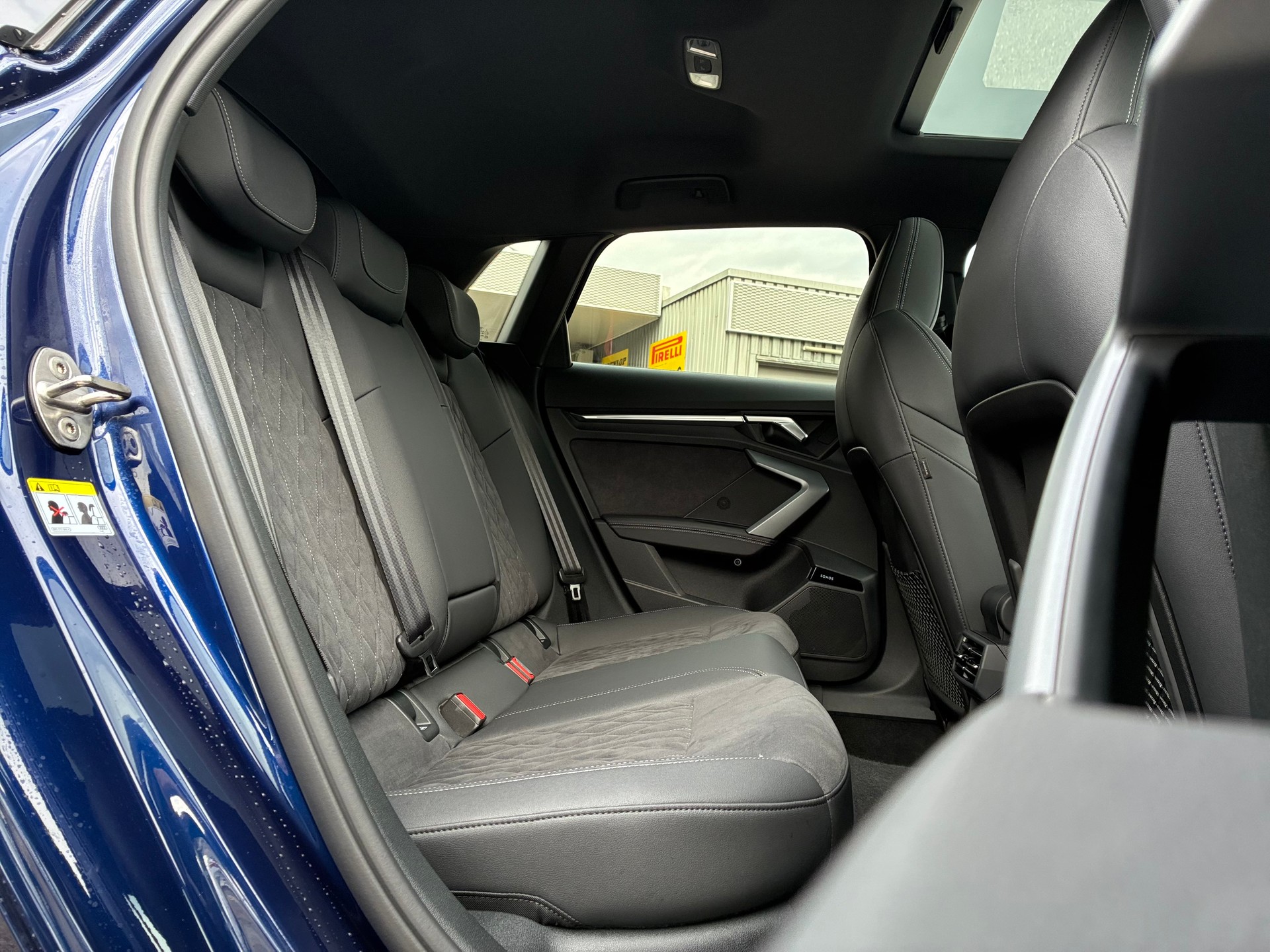 AUDI S3 Sportback TFSI quattro S-tronic-image-14