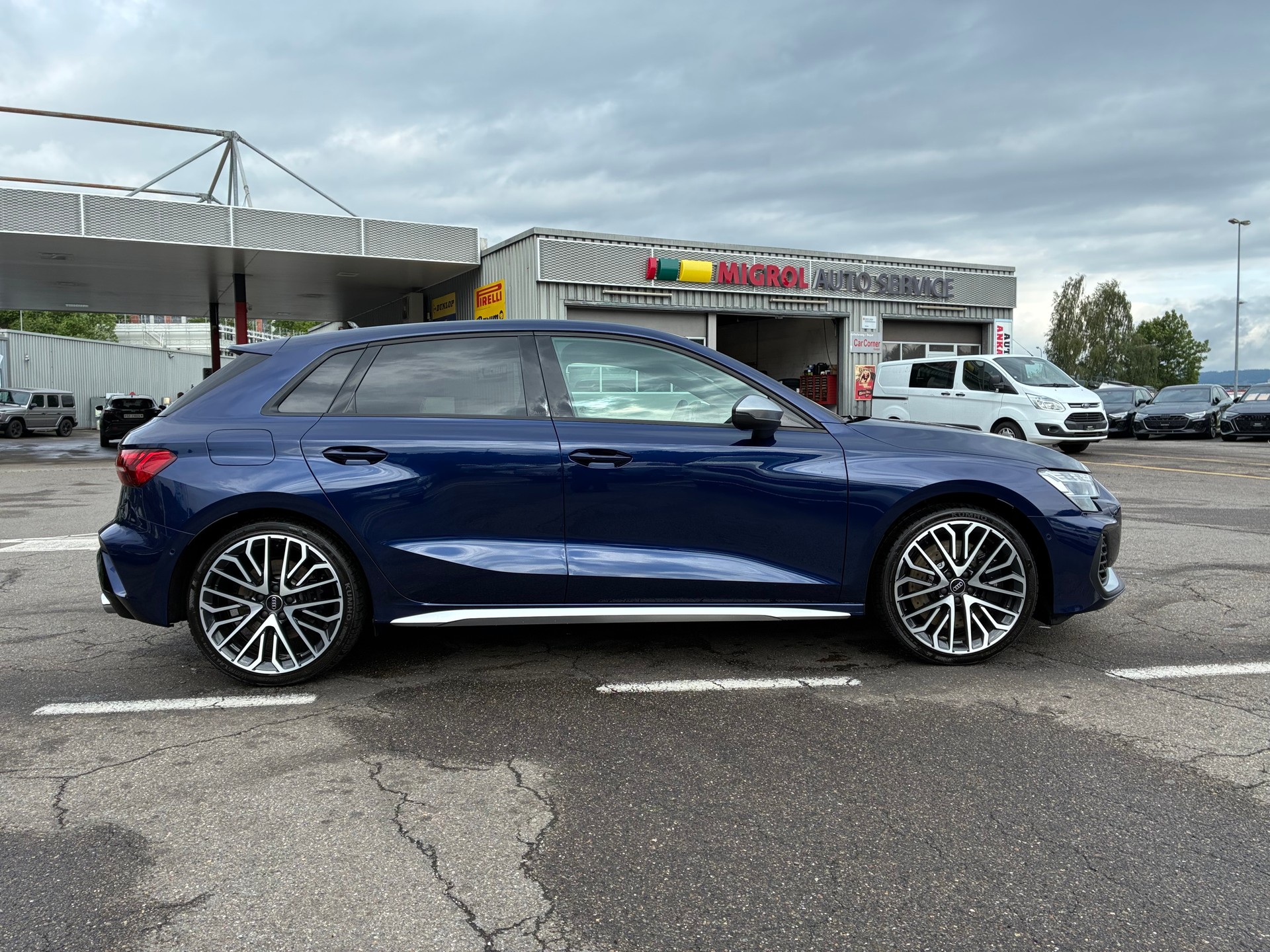 AUDI S3 Sportback TFSI quattro S-tronic-image-11