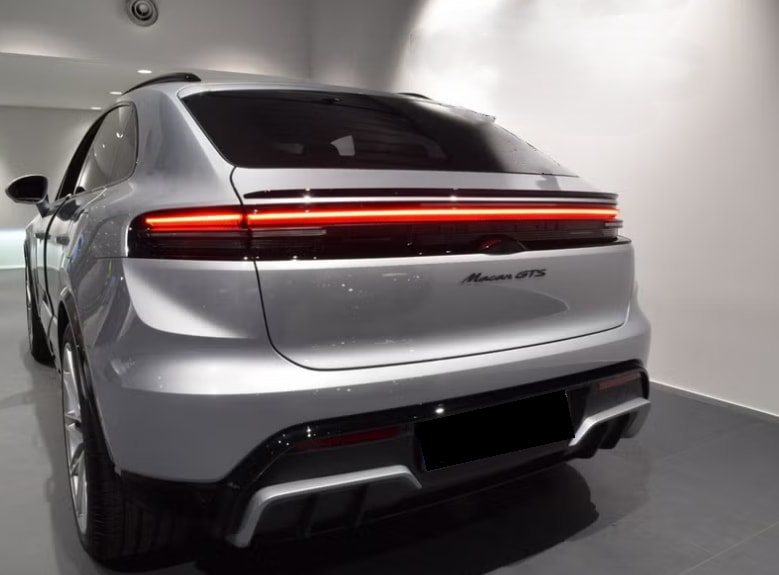 PORSCHE Macan 4 GTS 100kWh-image-10