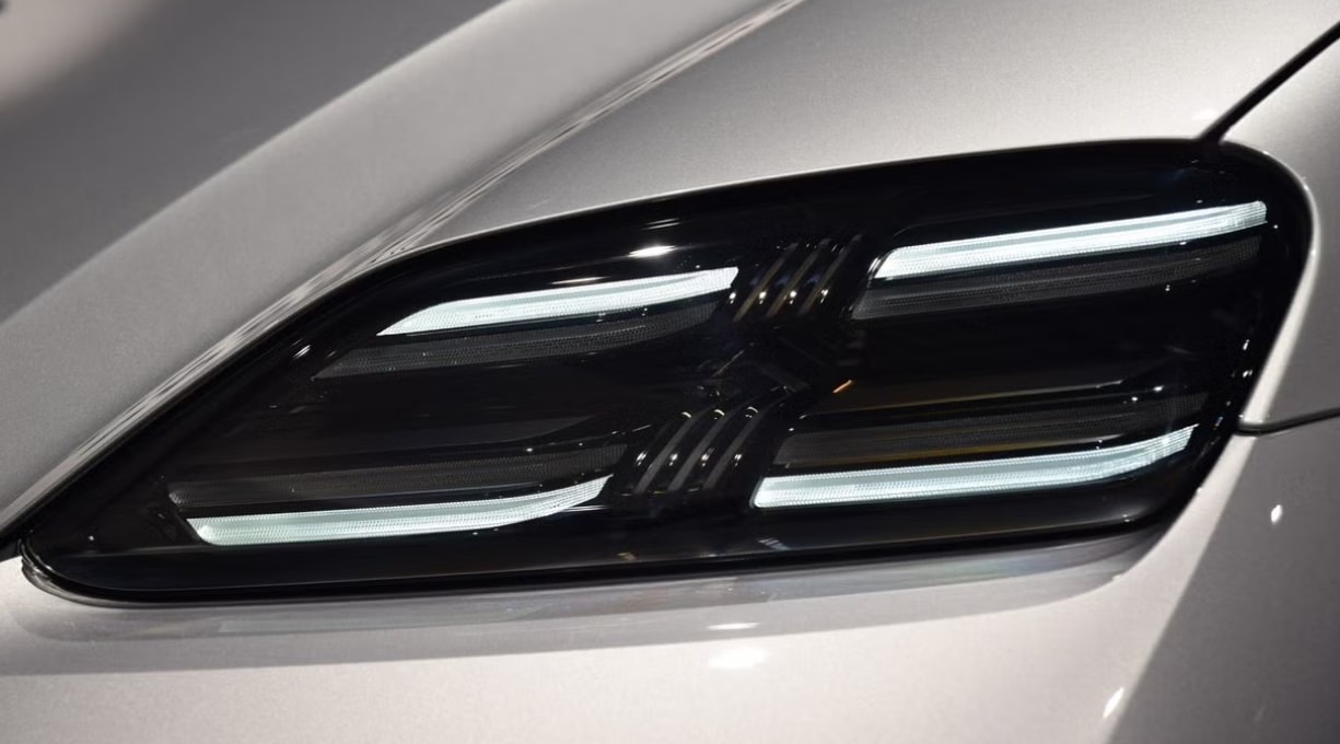 PORSCHE Macan 4 GTS 100kWh-image-15