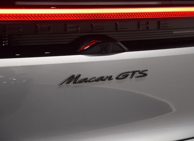 PORSCHE Macan 4 GTS 100kWh-image-12