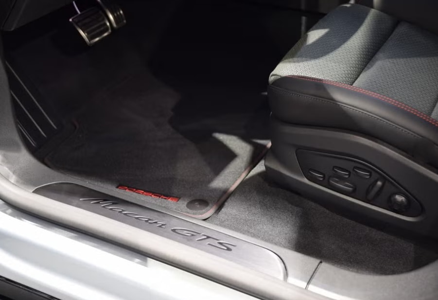 PORSCHE Macan 4 GTS 100kWh-image-7