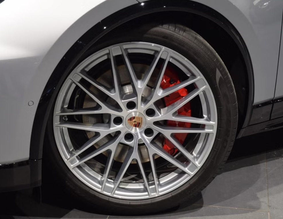 PORSCHE Macan 4 GTS 100kWh-image-16