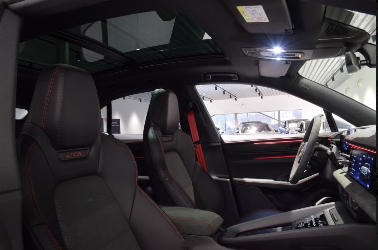 PORSCHE Macan 4 GTS 100kWh-image-14