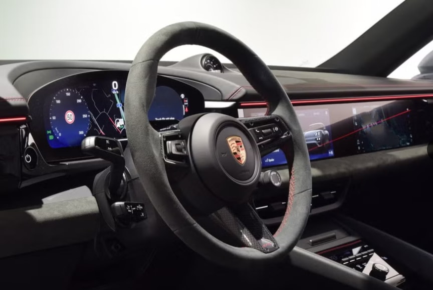PORSCHE Macan 4 GTS 100kWh-image-4
