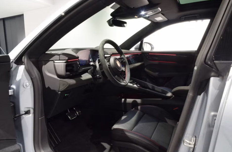 PORSCHE Macan 4 GTS 100kWh-image-3