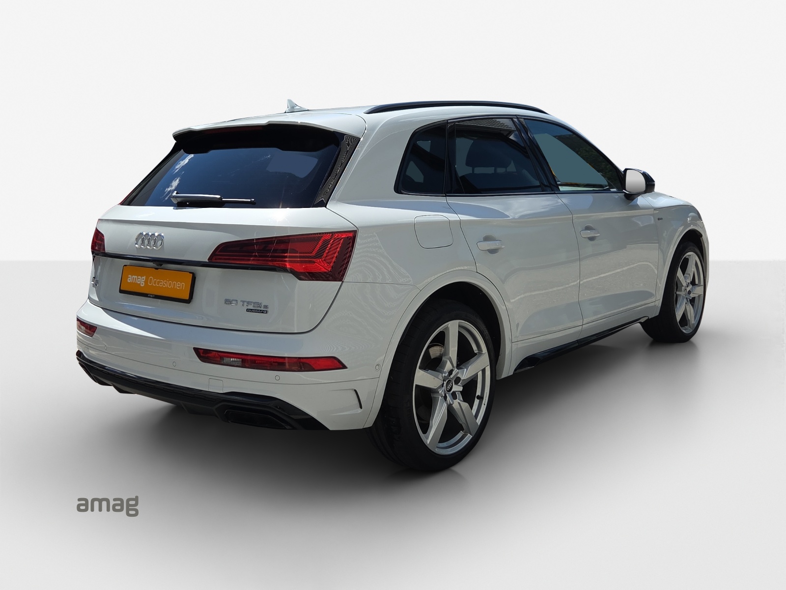 AUDI Q5 50 TFSI e PHEV Black Edition quattro S-tronic-image-4