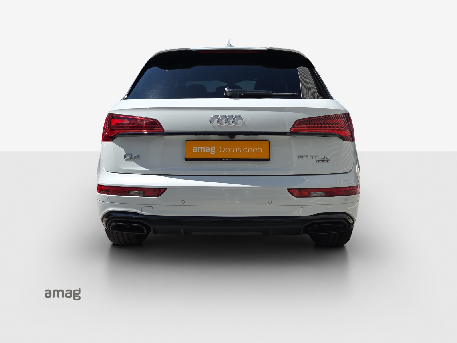 AUDI Q5 50 TFSI e PHEV Black Edition quattro S-tronic-image-3
