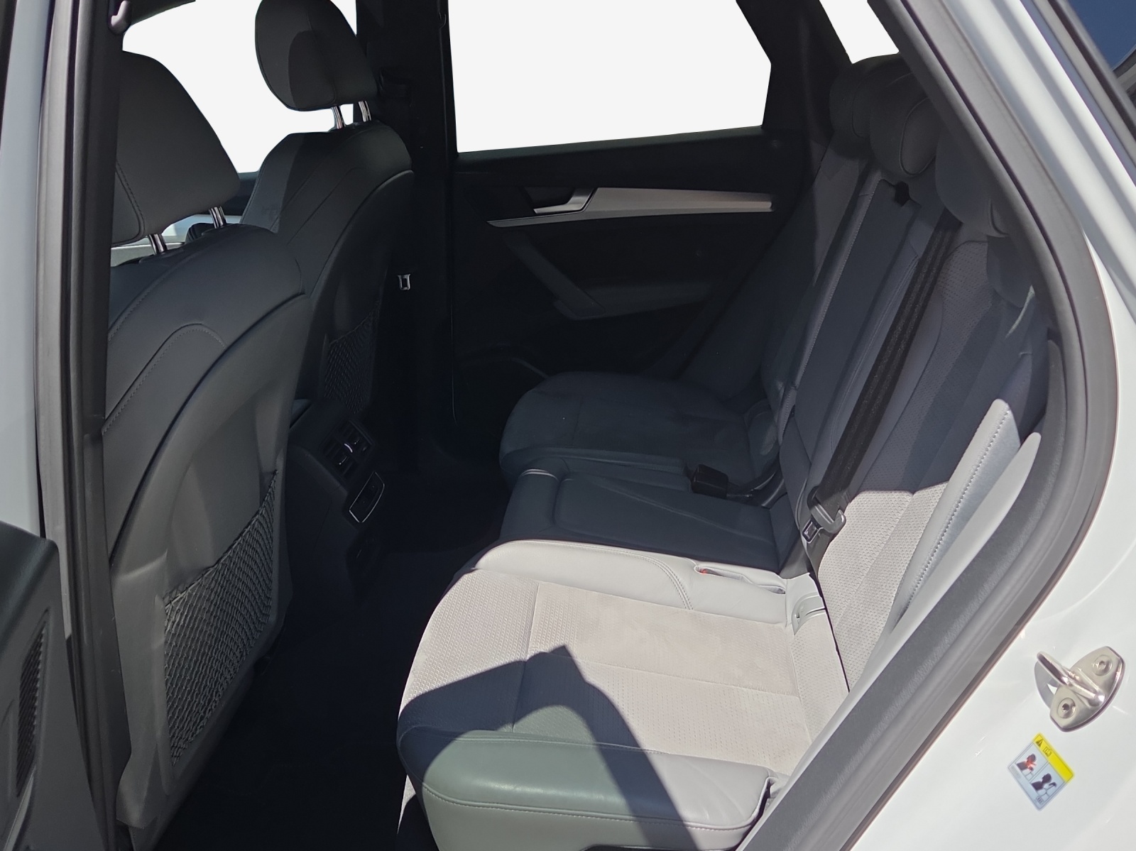 AUDI Q5 50 TFSI e PHEV Black Edition quattro S-tronic-image-11