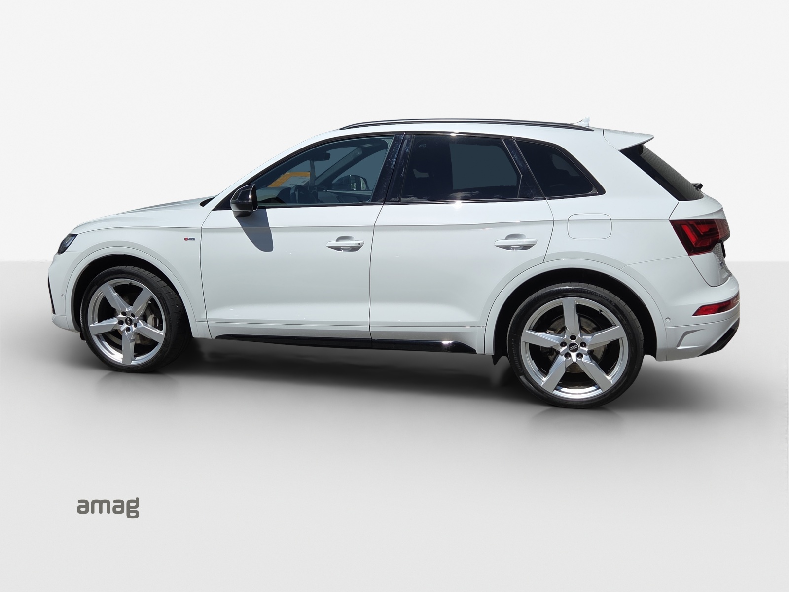 AUDI Q5 50 TFSI e PHEV Black Edition quattro S-tronic-image-1