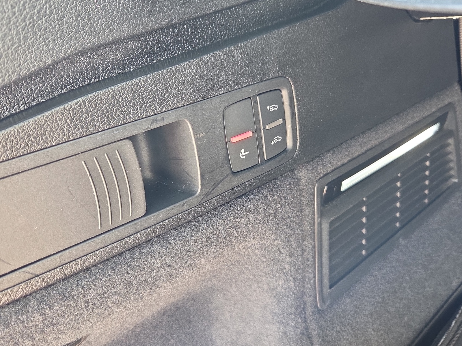 AUDI Q5 50 TFSI e PHEV Black Edition quattro S-tronic-image-13