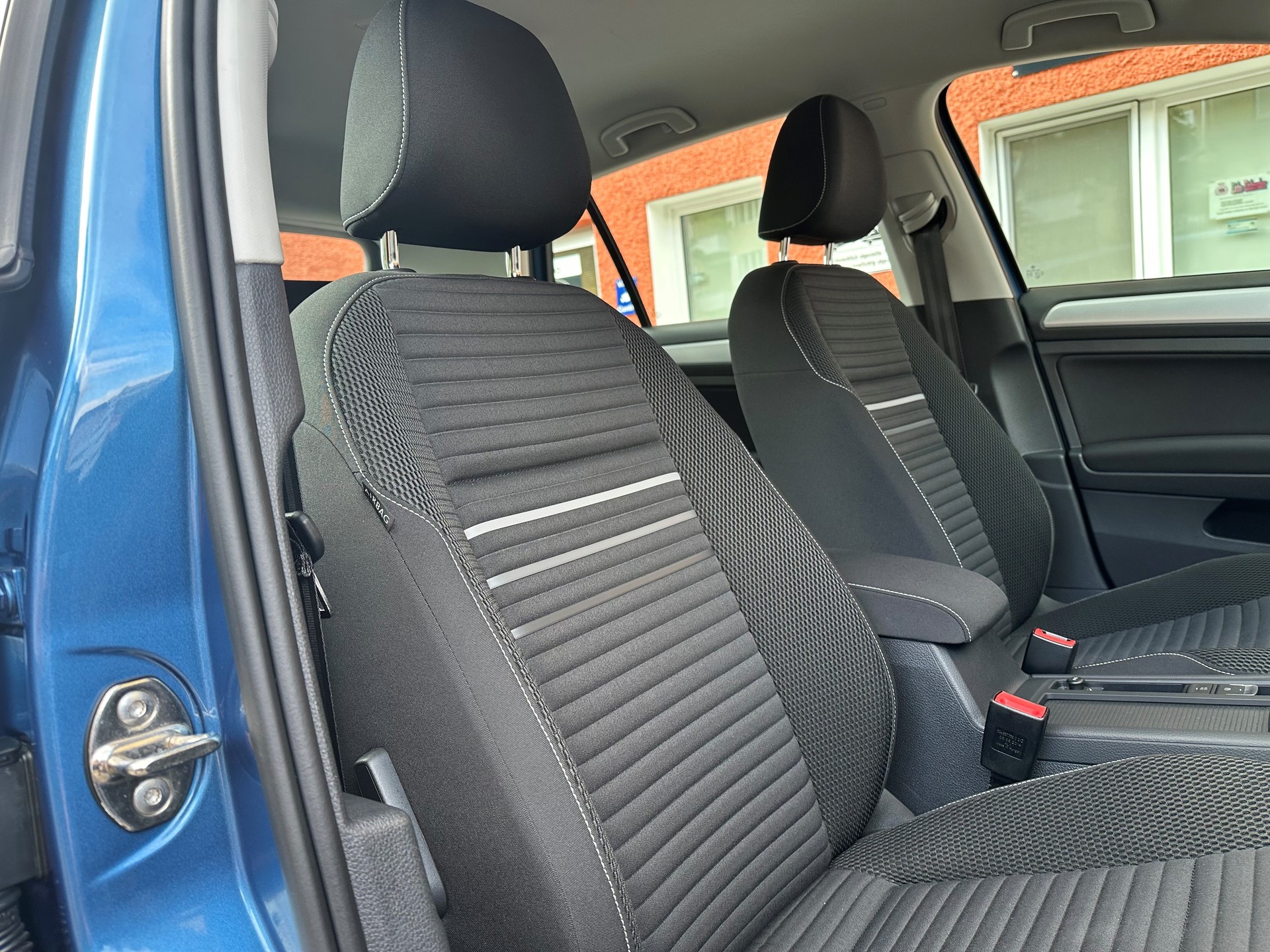 VW Golf 1.4 TSI Cup DSG-image-11