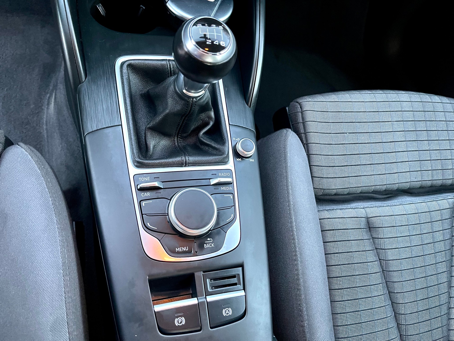 AUDI A3 Sportback 1.4 TFSI Ambiente-image-30