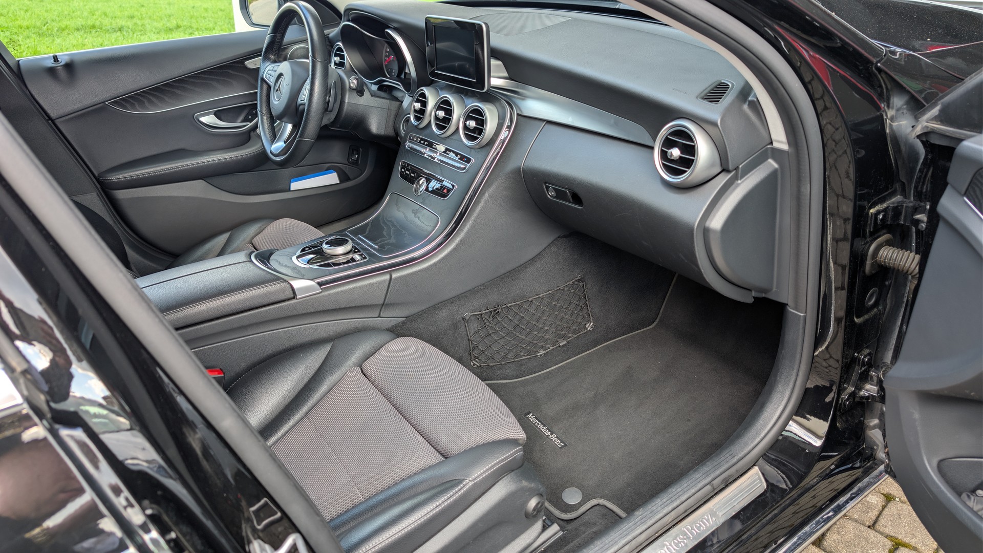 MERCEDES-BENZ C 180 Avantgarde-image-12