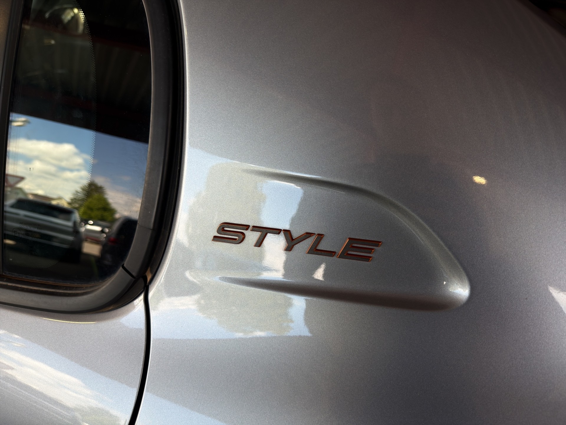PEUGEOT 208 1.2 Hybrid Style-image-27