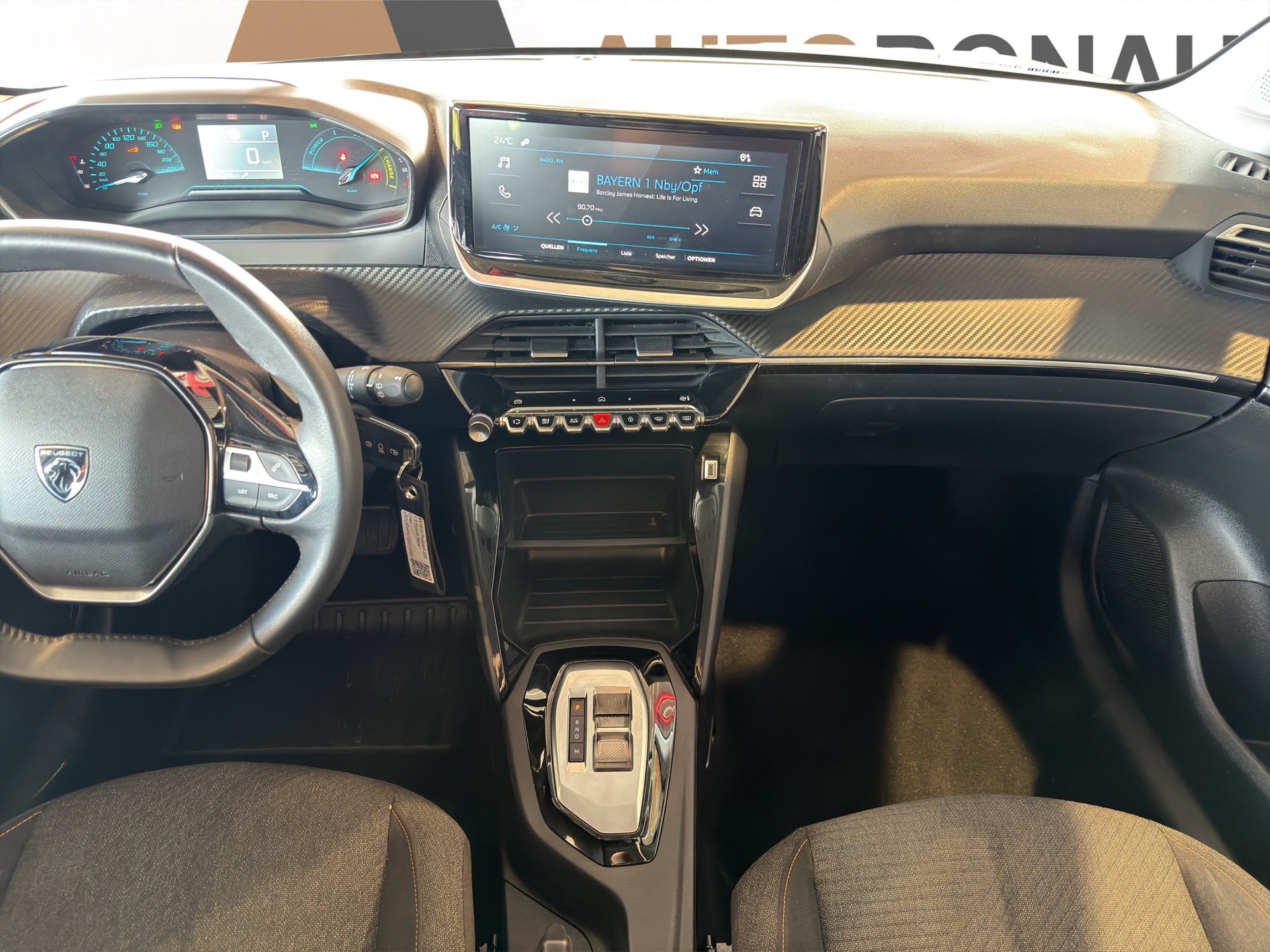 PEUGEOT 208 1.2 Hybrid Style-image-19
