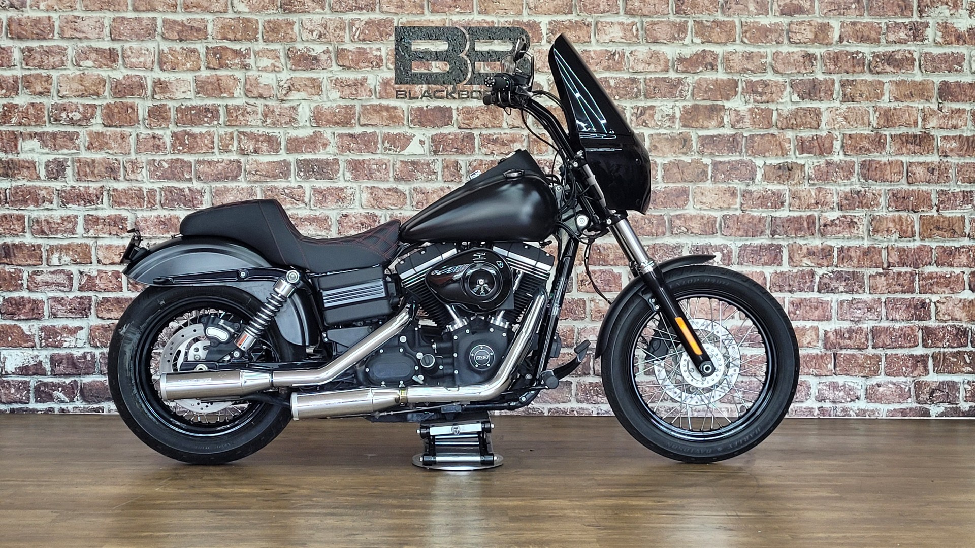 HARLEY-DAVIDSON FXDB Dyna Street Bob ABS-showroom-element-1