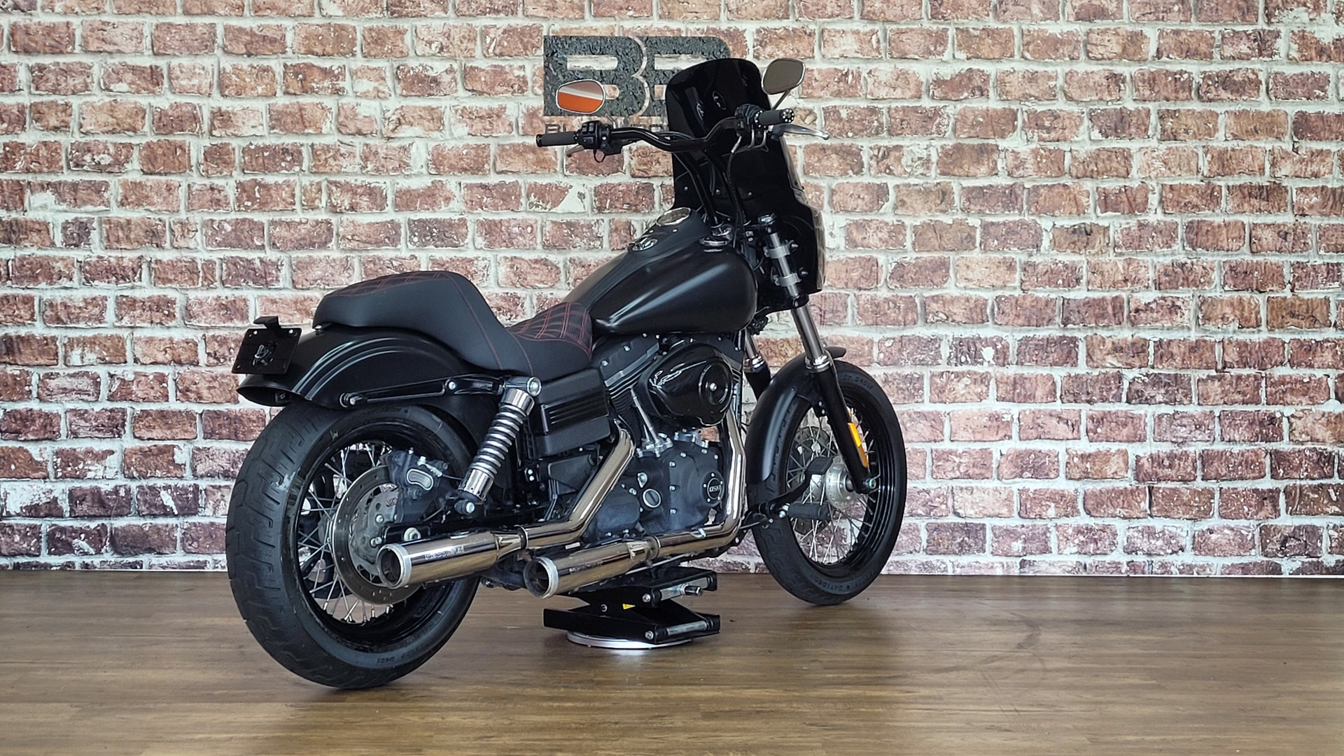 HARLEY-DAVIDSON FXDB Dyna Street Bob ABS-showroom-element-2
