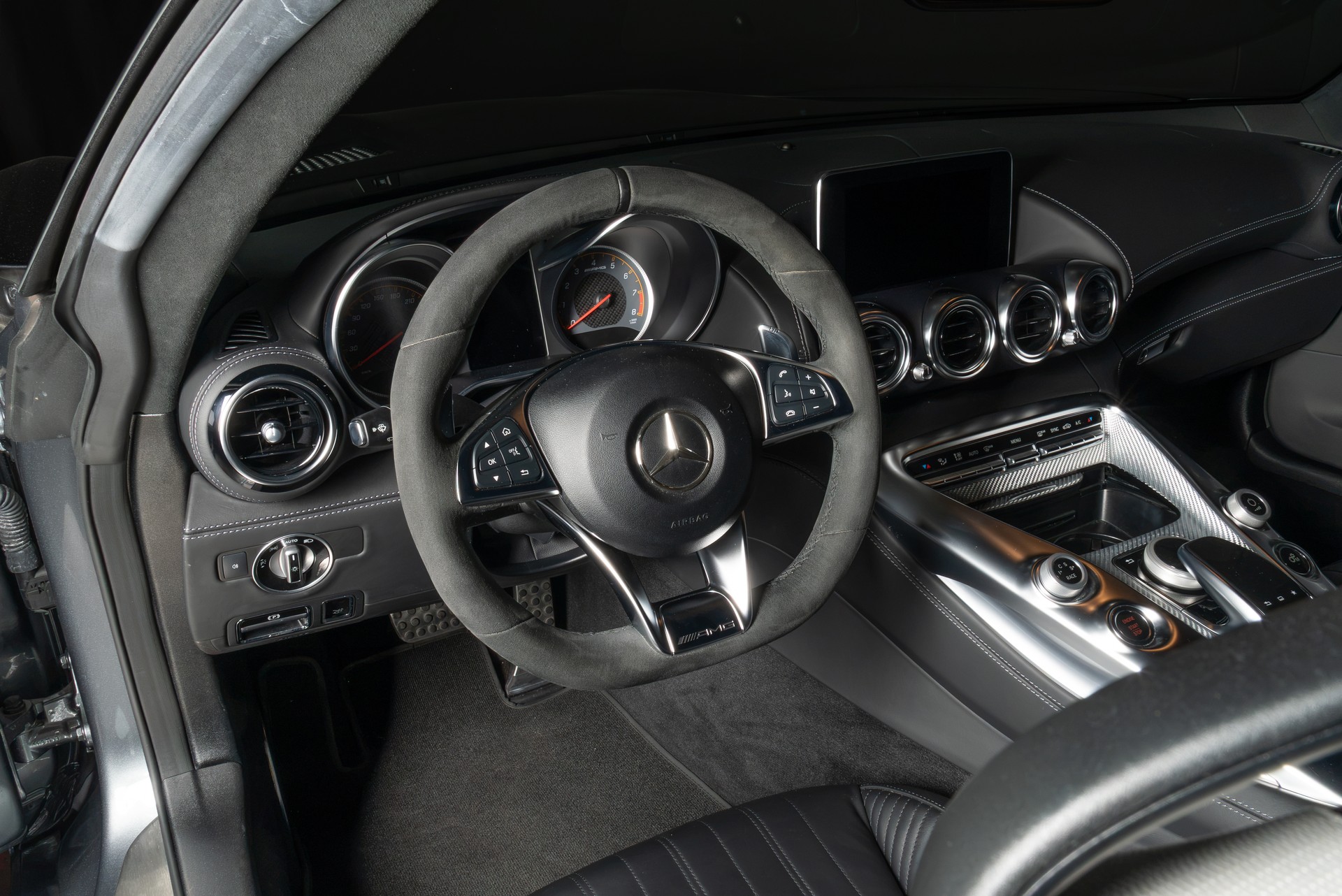 MERCEDES-BENZ AMG GT S Speedshift DCT-image-13