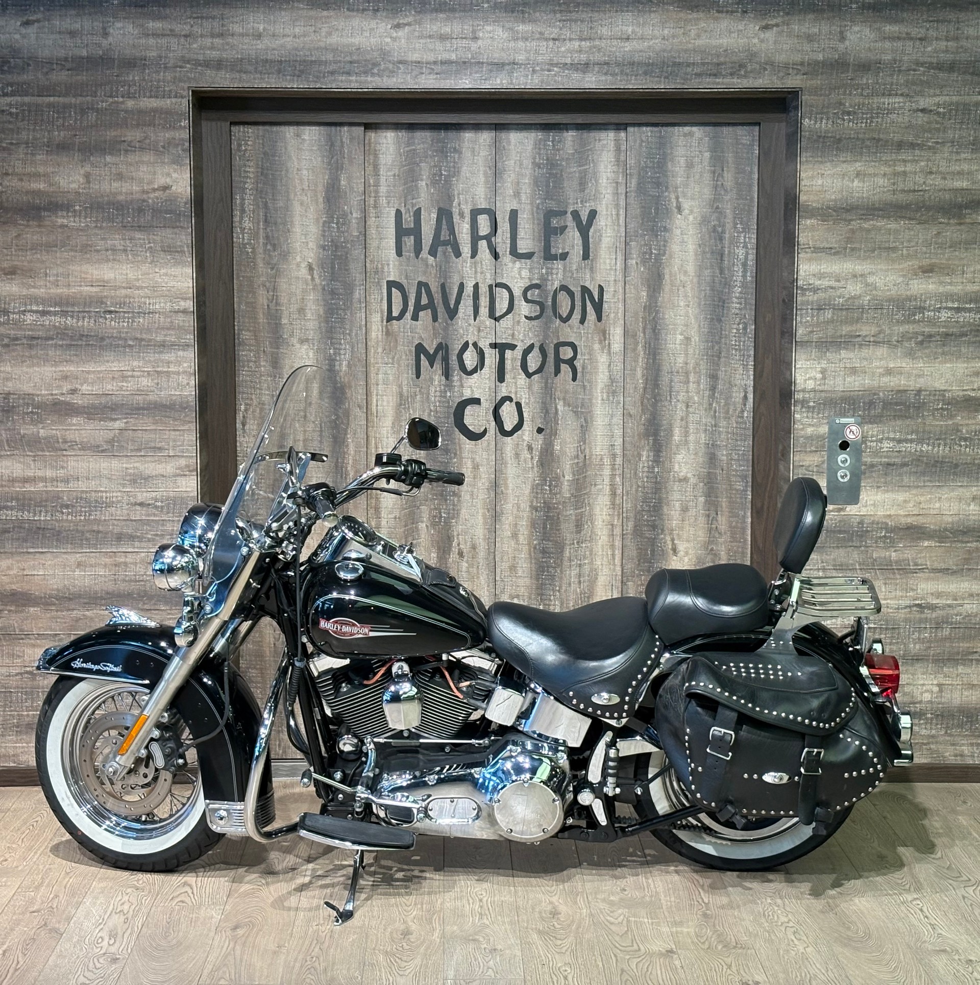 HARLEY-DAVIDSON FLSTCI Softail Classic-showroom-element-3