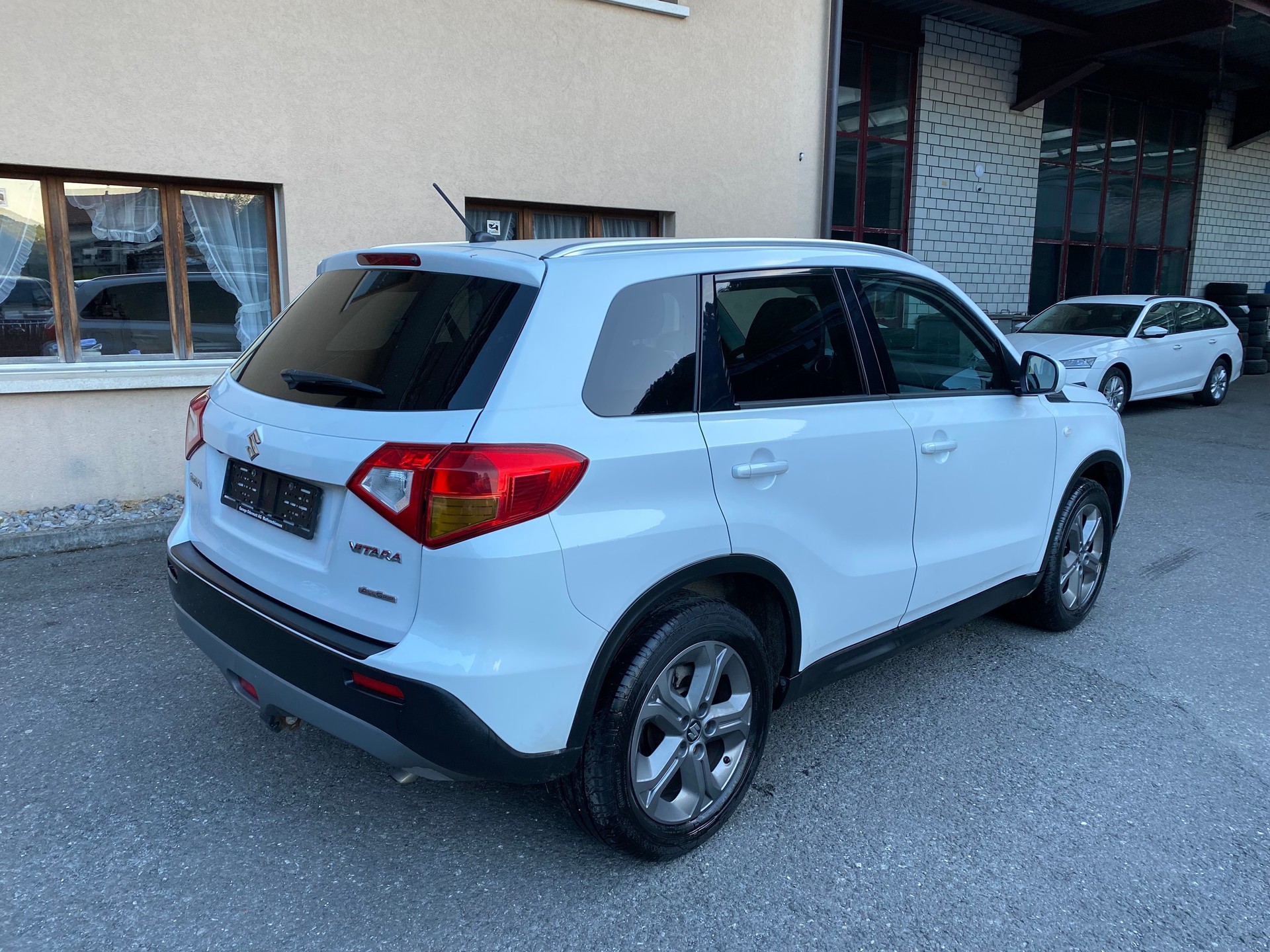 SUZUKI Vitara 1.6 Compact+-image-8