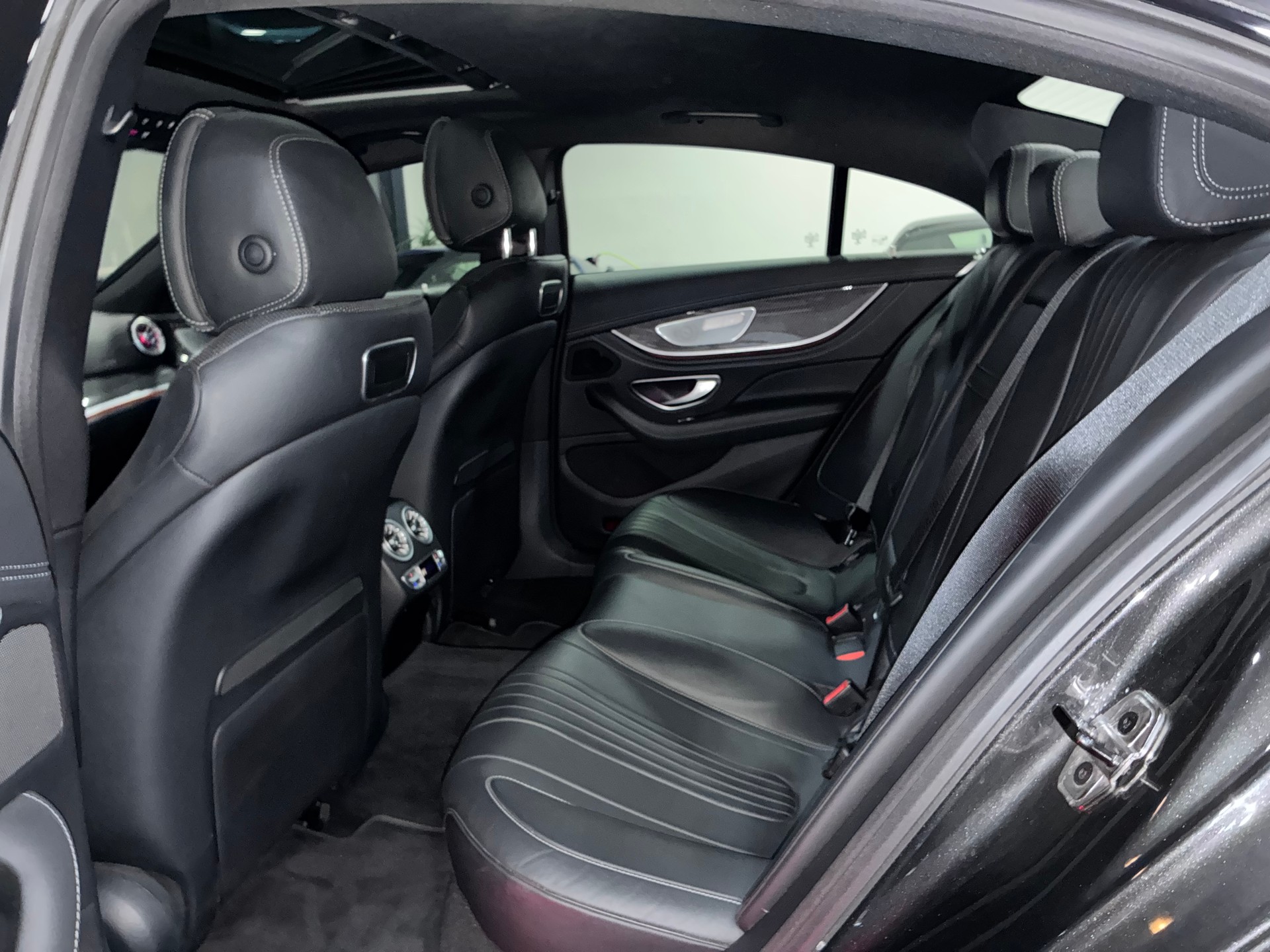 MERCEDES-BENZ CLS 450 4Matic AMG Line 9G-Tronic-image-11