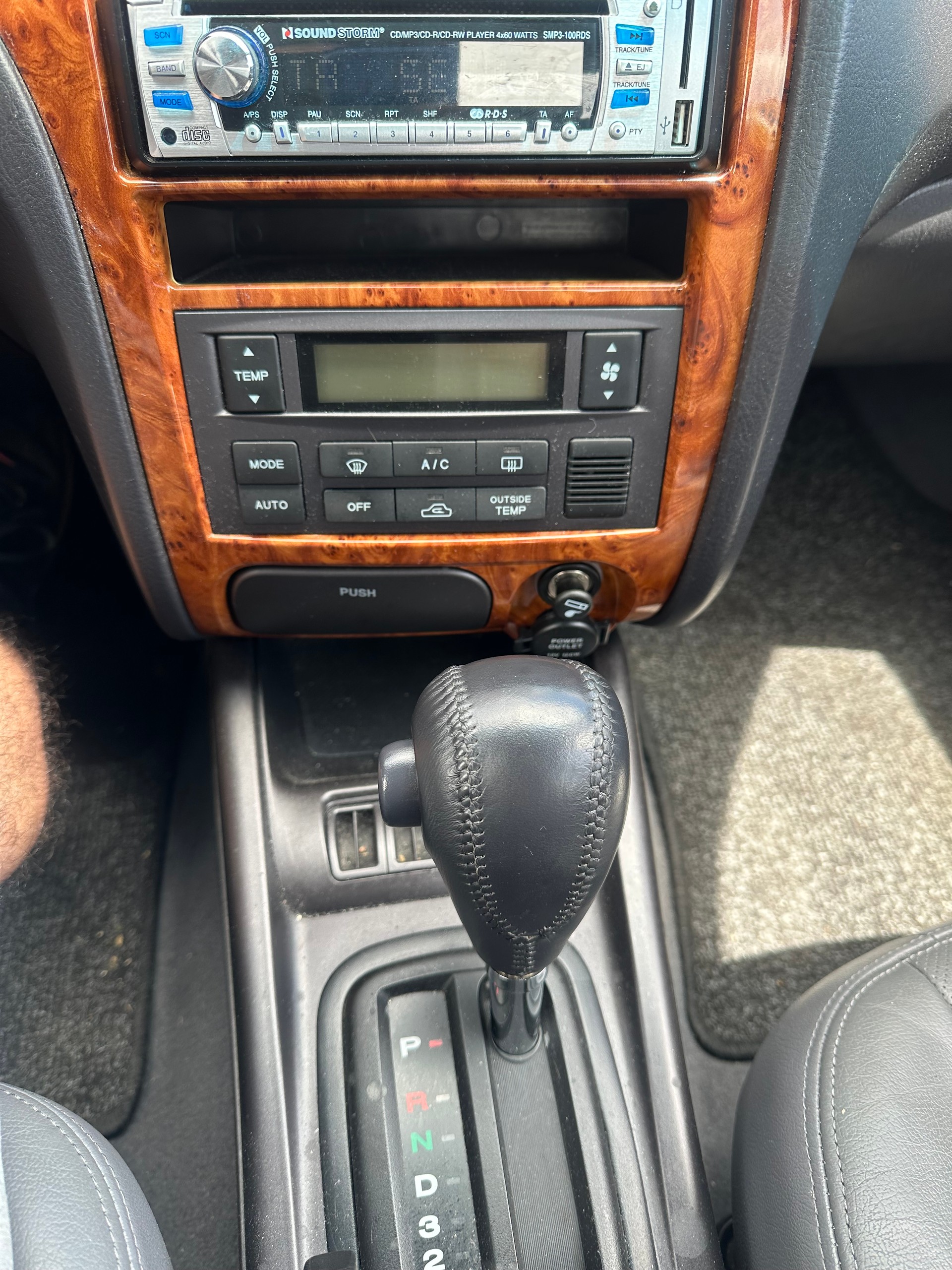 HYUNDAI Elantra 2.0 16V Swiss Edition-image-8