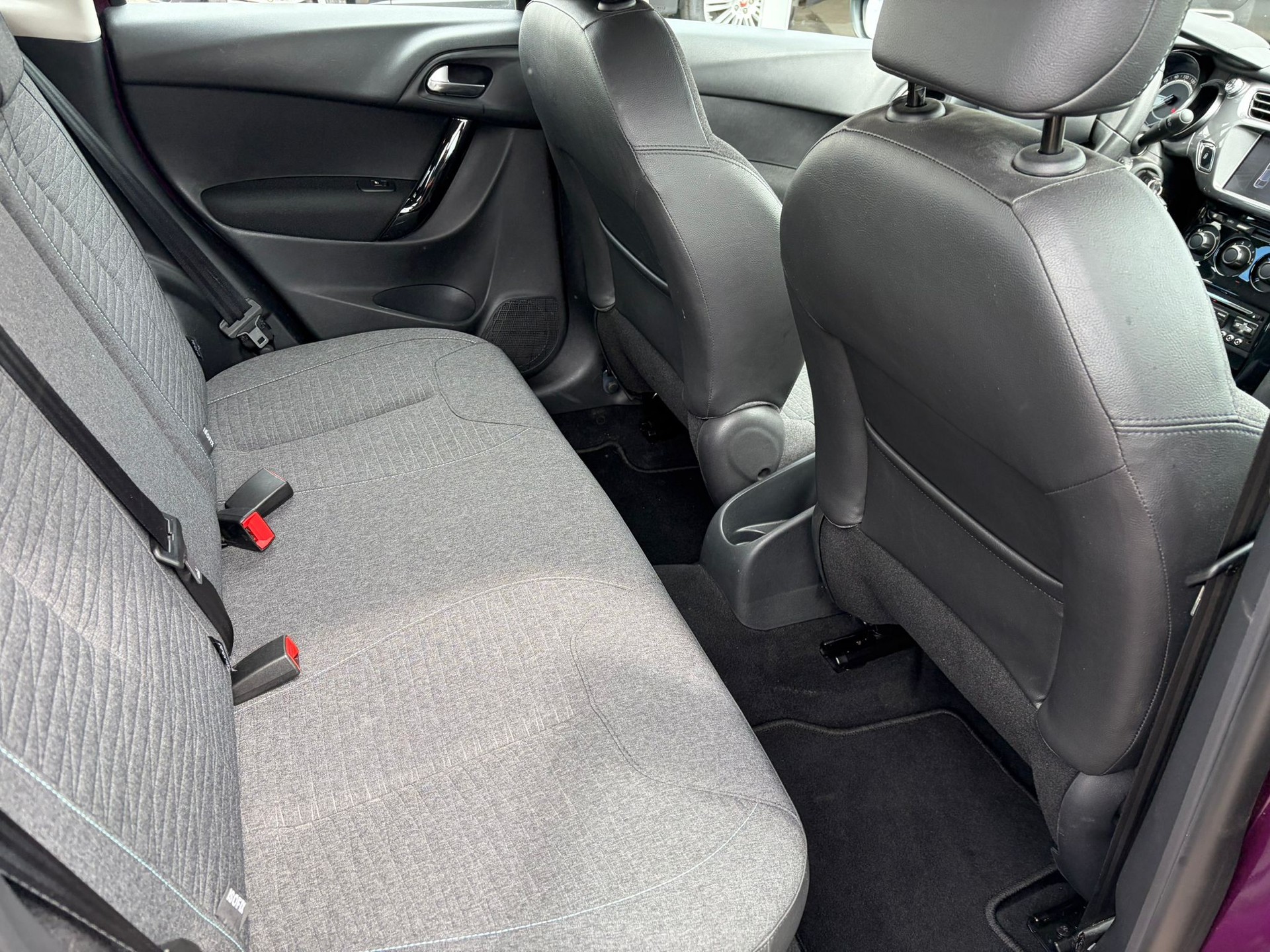 CITROEN C3 1.2i PureTech Sélection-image-15