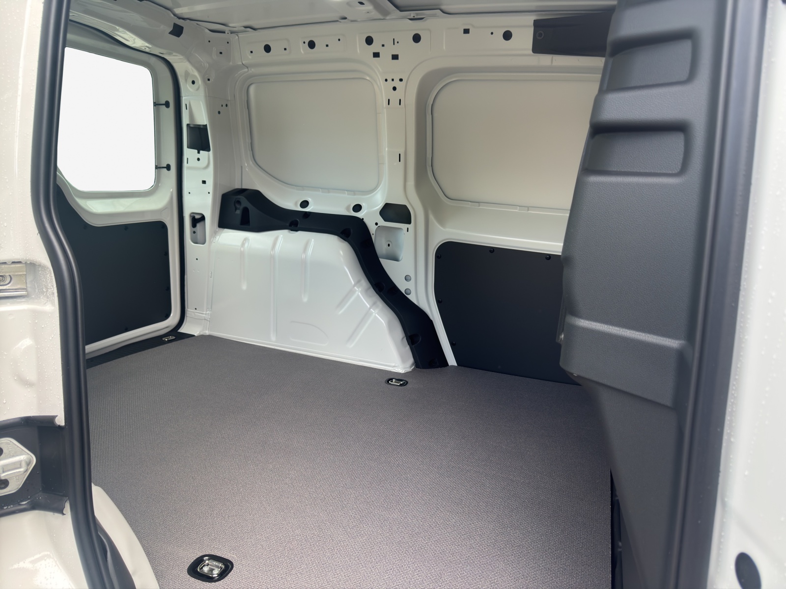 VW Caddy Cargo 1.5 TSI Entry-image-11