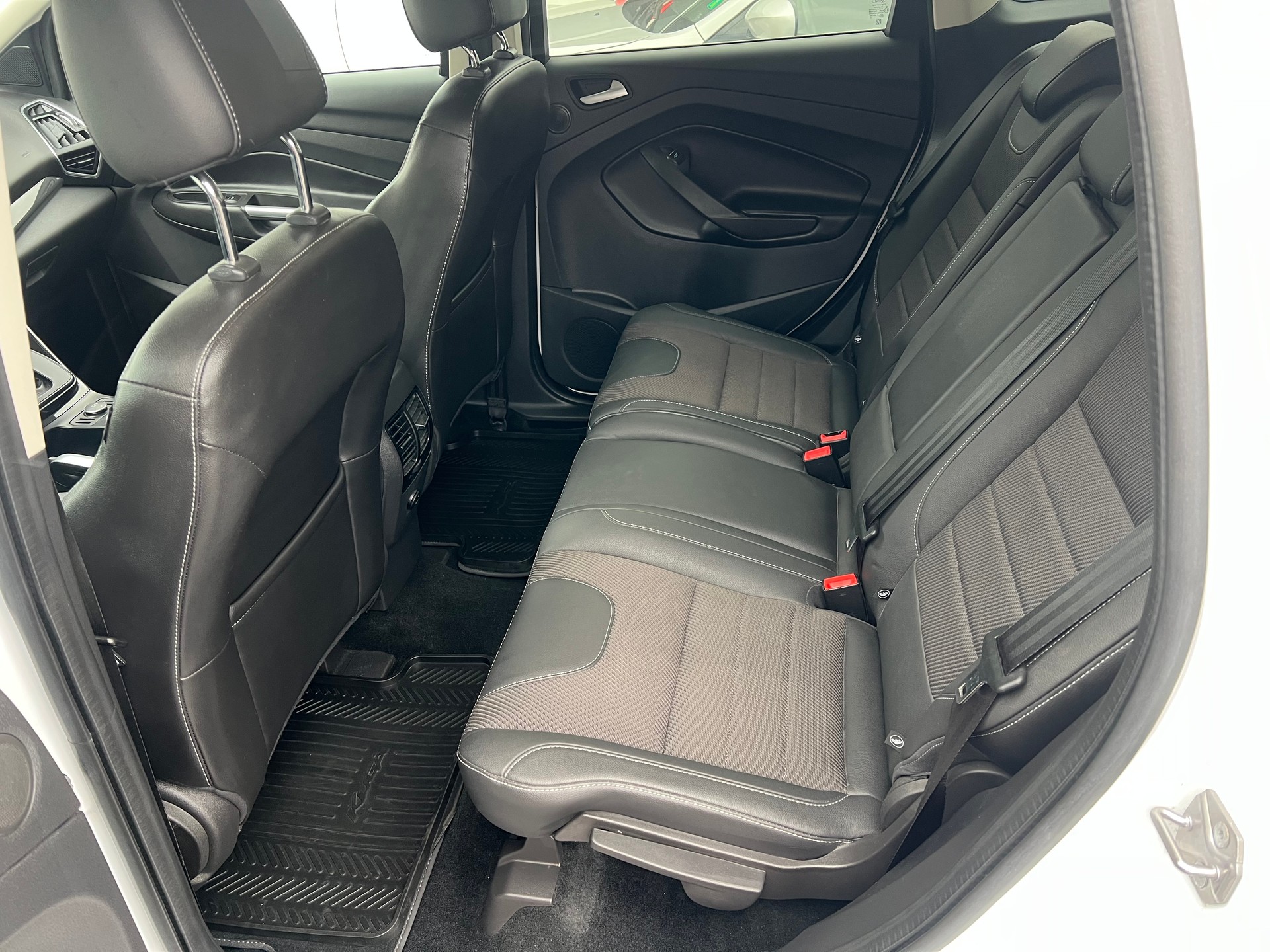 FORD Kuga 2.0 TDCi 4WD PowerShift-image-11