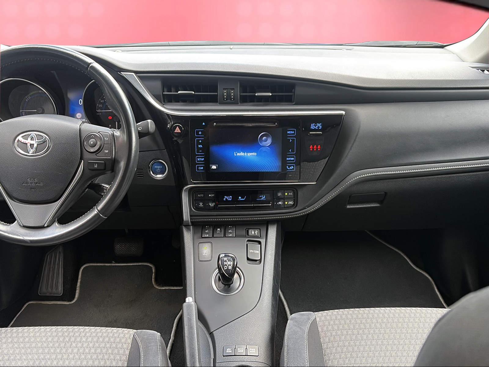 TOYOTA Auris 1.8 HSD Limited-image-12