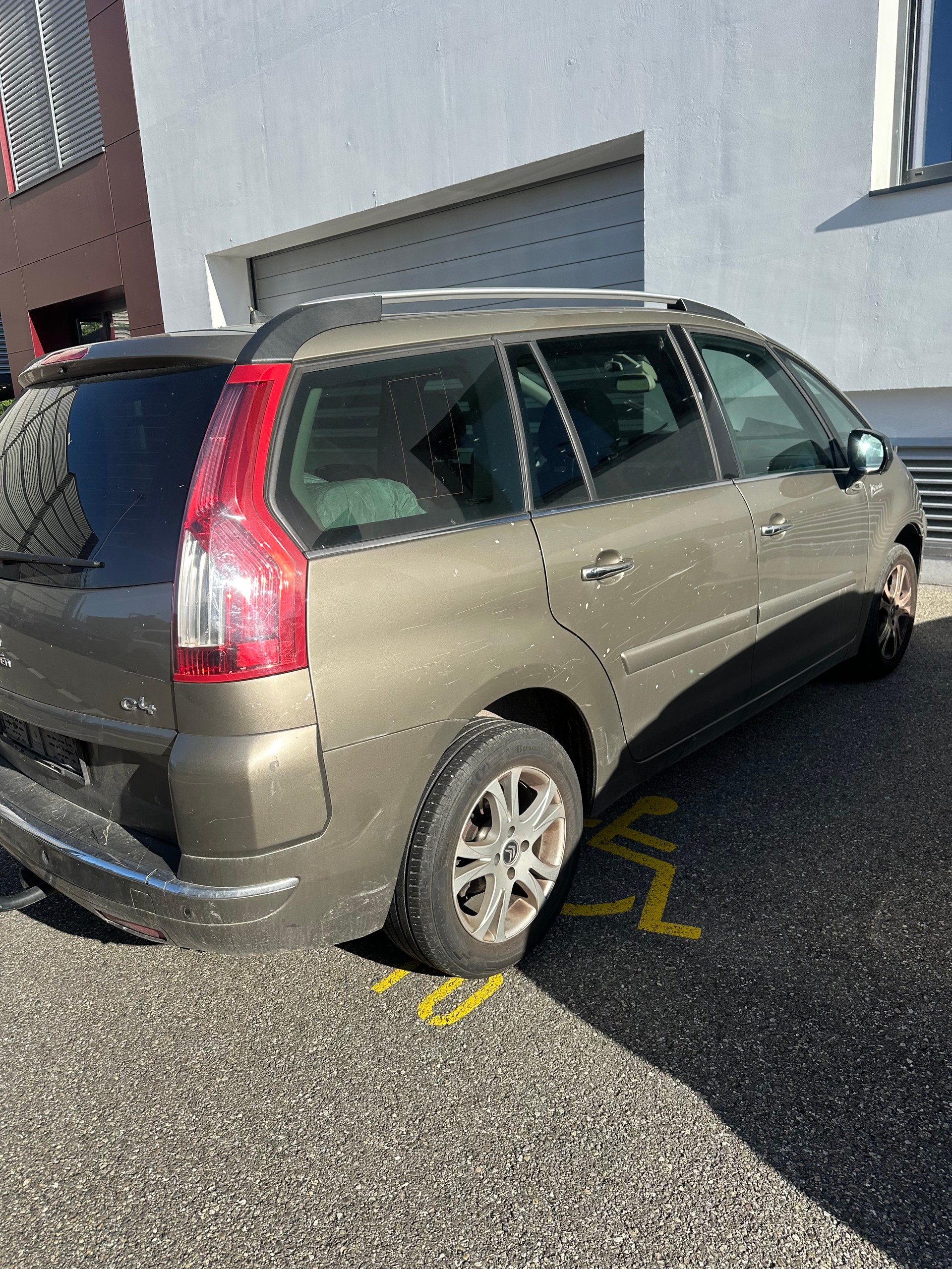 CITROEN Grand C4 Picasso 1.6 HDI 16V Attraction EGS6-image-1