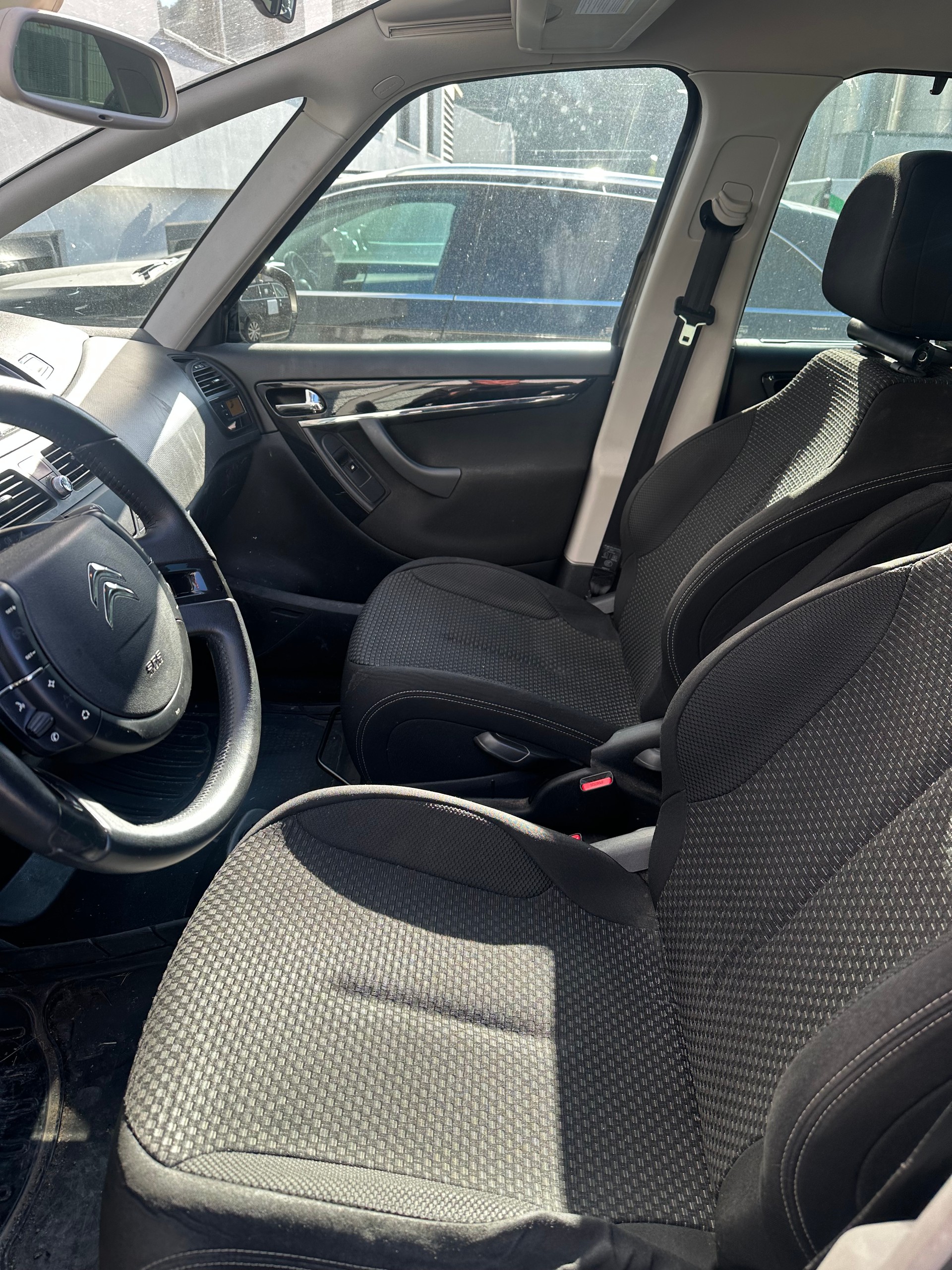 CITROEN Grand C4 Picasso 1.6 HDI 16V Attraction EGS6-image-6