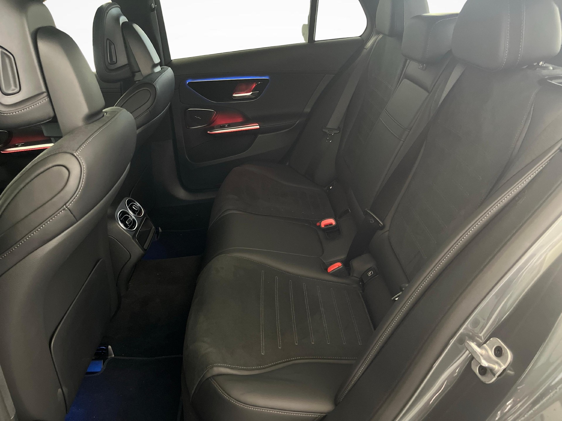 MERCEDES-BENZ C 220 d 4MATIC T-Modell Swiss Star AMG Line-image-10