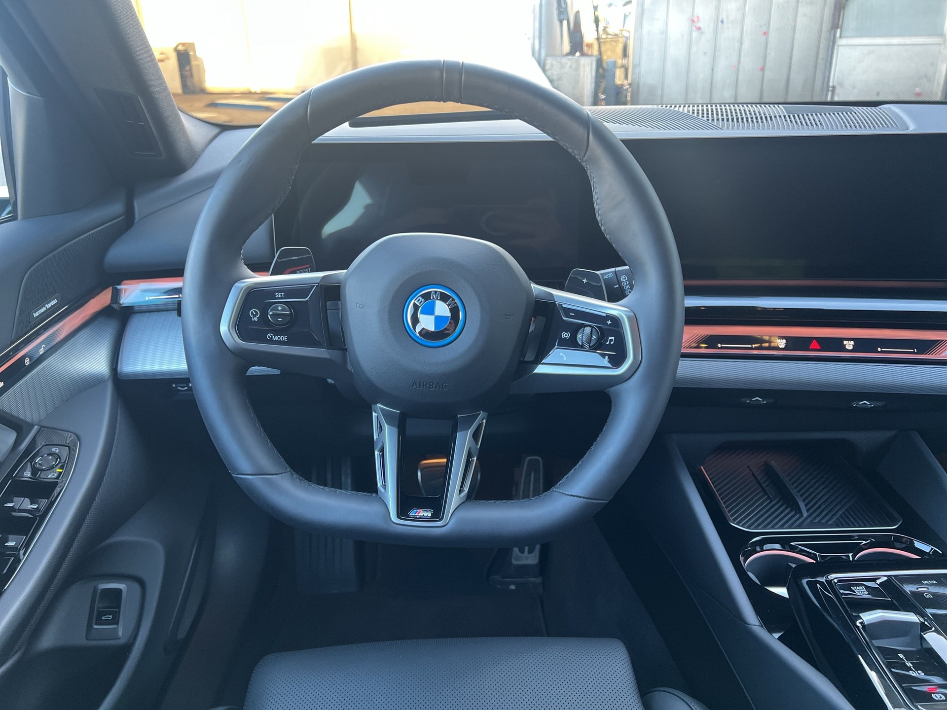 BMW 530e xDrive Touring M Sport Steptronic-image-11