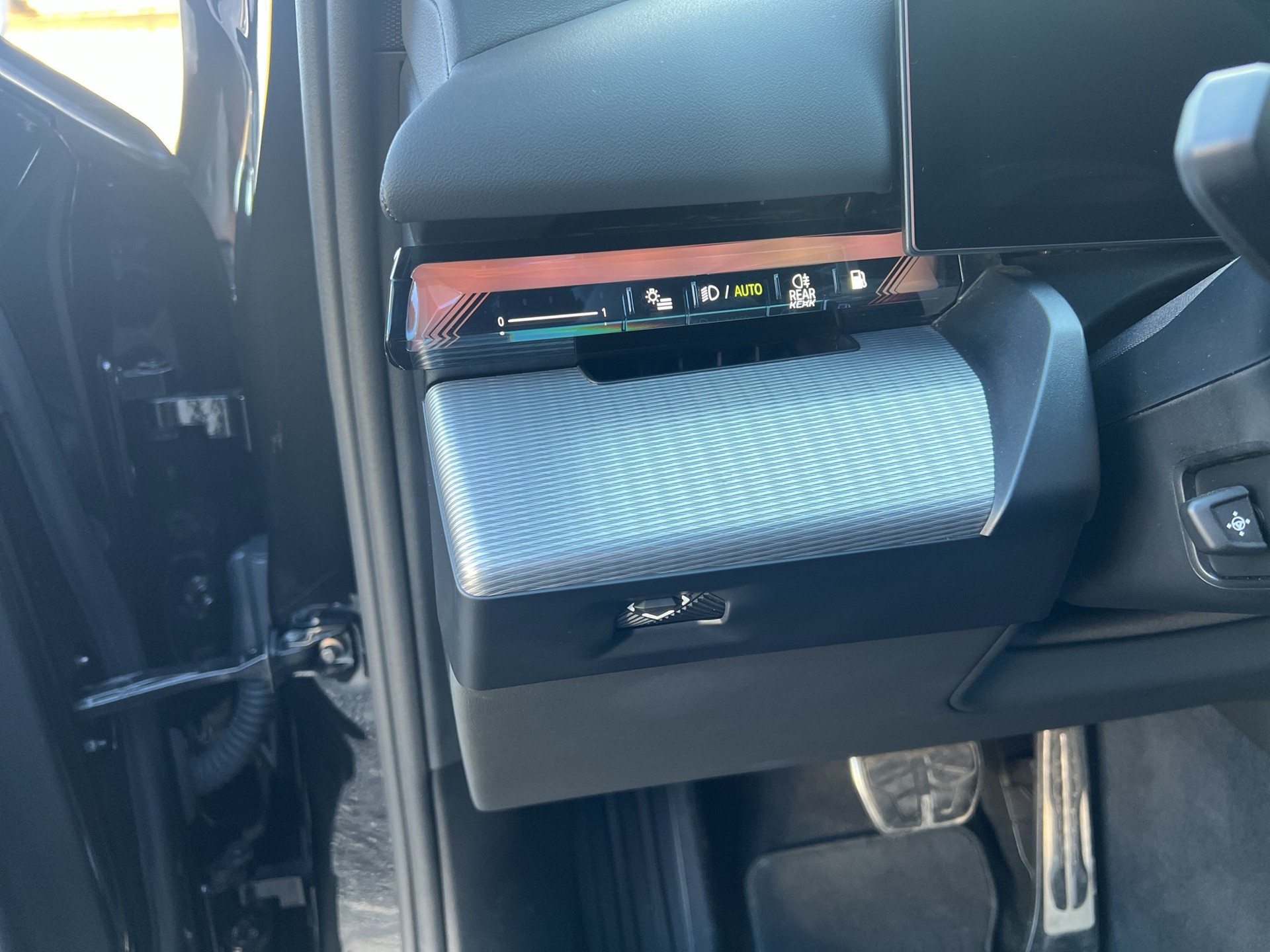 BMW 530e xDrive Touring M Sport Steptronic-image-19