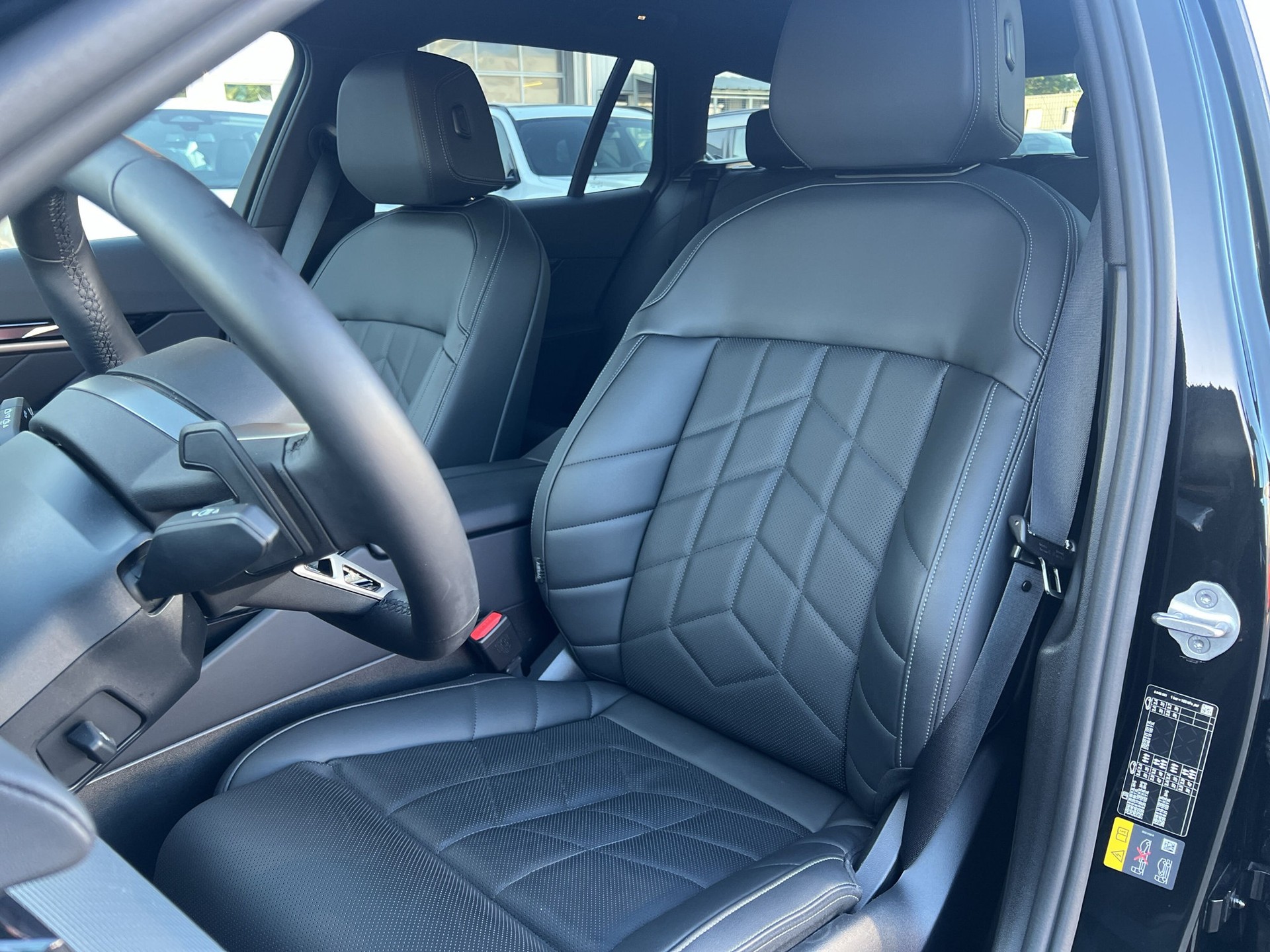 BMW 530e xDrive Touring M Sport Steptronic-image-9