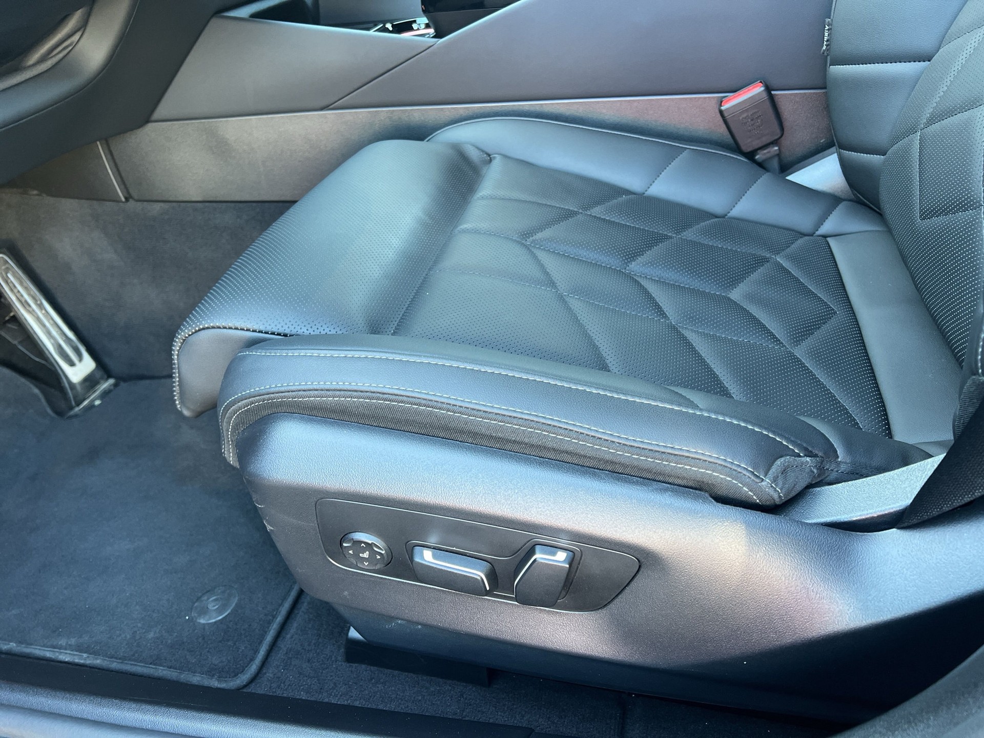 BMW 530e xDrive Touring M Sport Steptronic-image-18