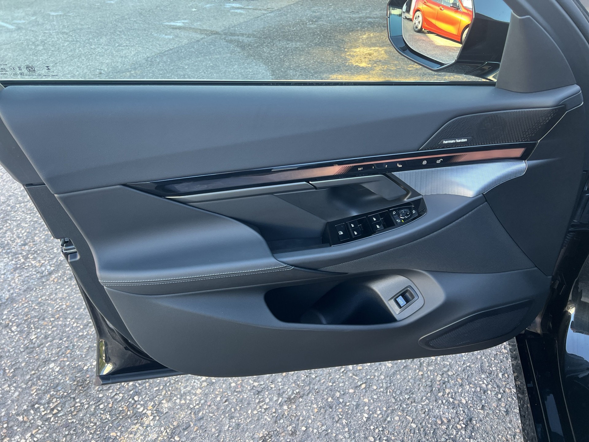 BMW 530e xDrive Touring M Sport Steptronic-image-16