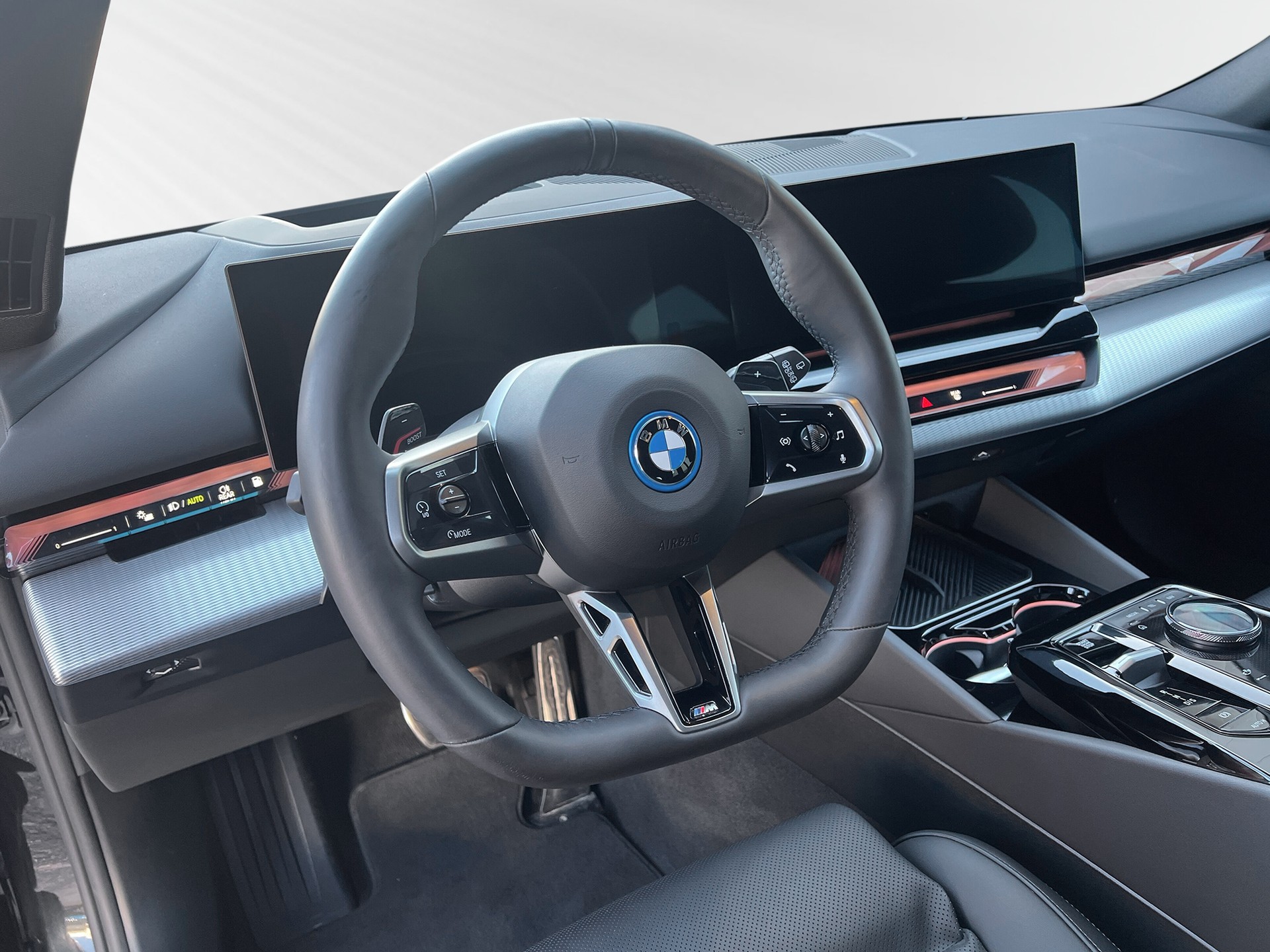 BMW 530e xDrive Touring M Sport Steptronic-image-3