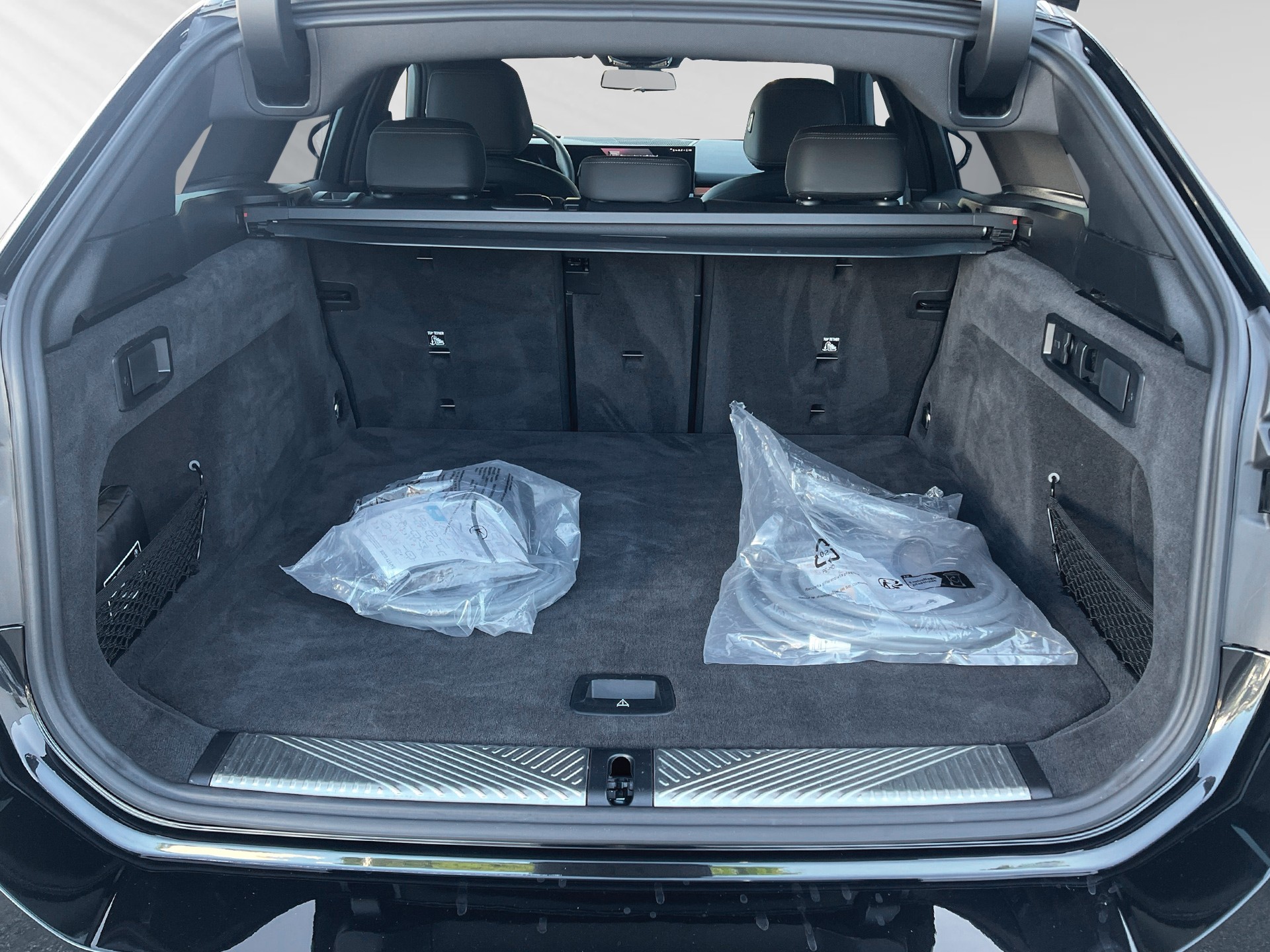 BMW 530e xDrive Touring M Sport Steptronic-image-7