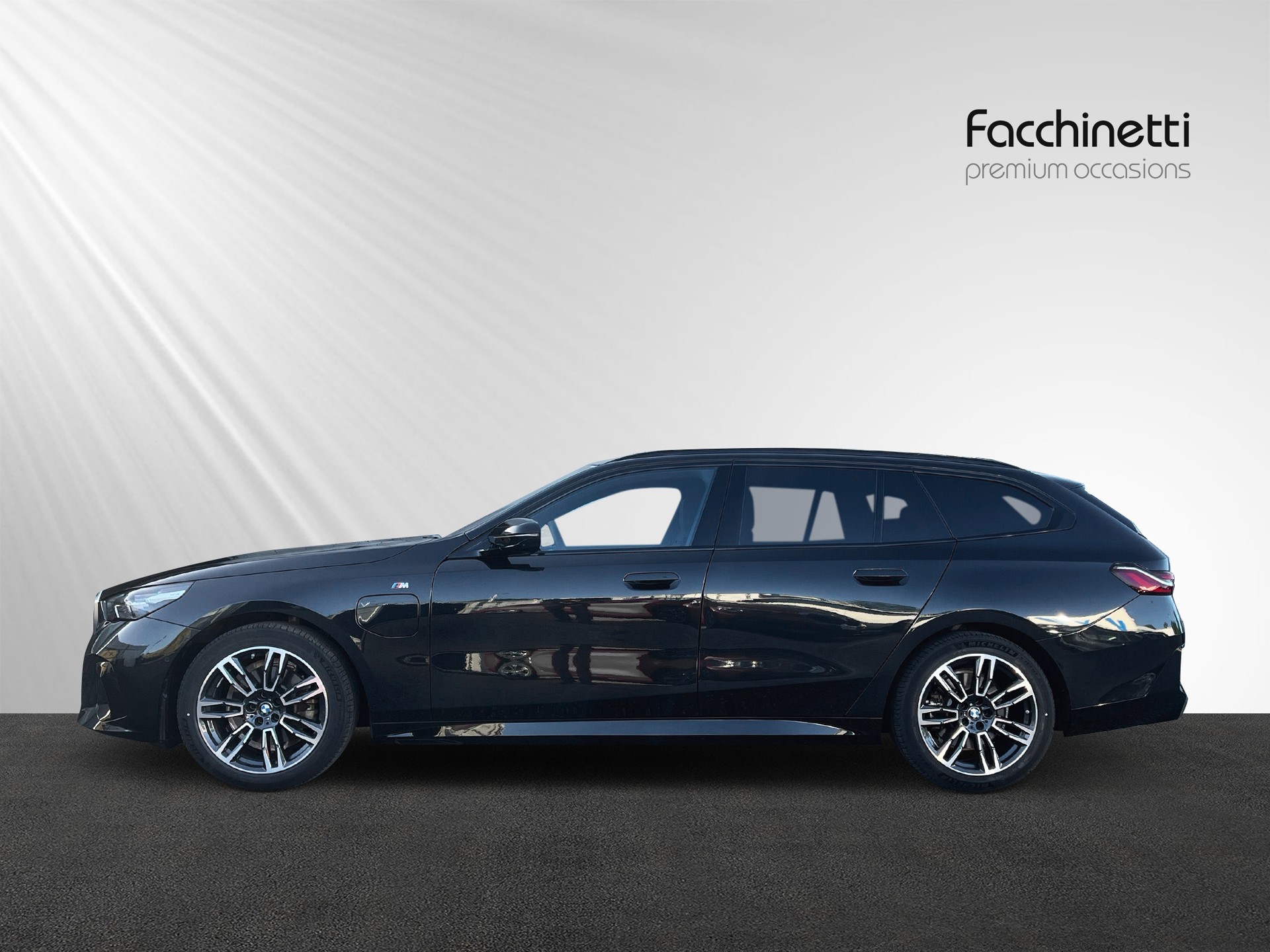 BMW 530e xDrive Touring M Sport Steptronic-image-1